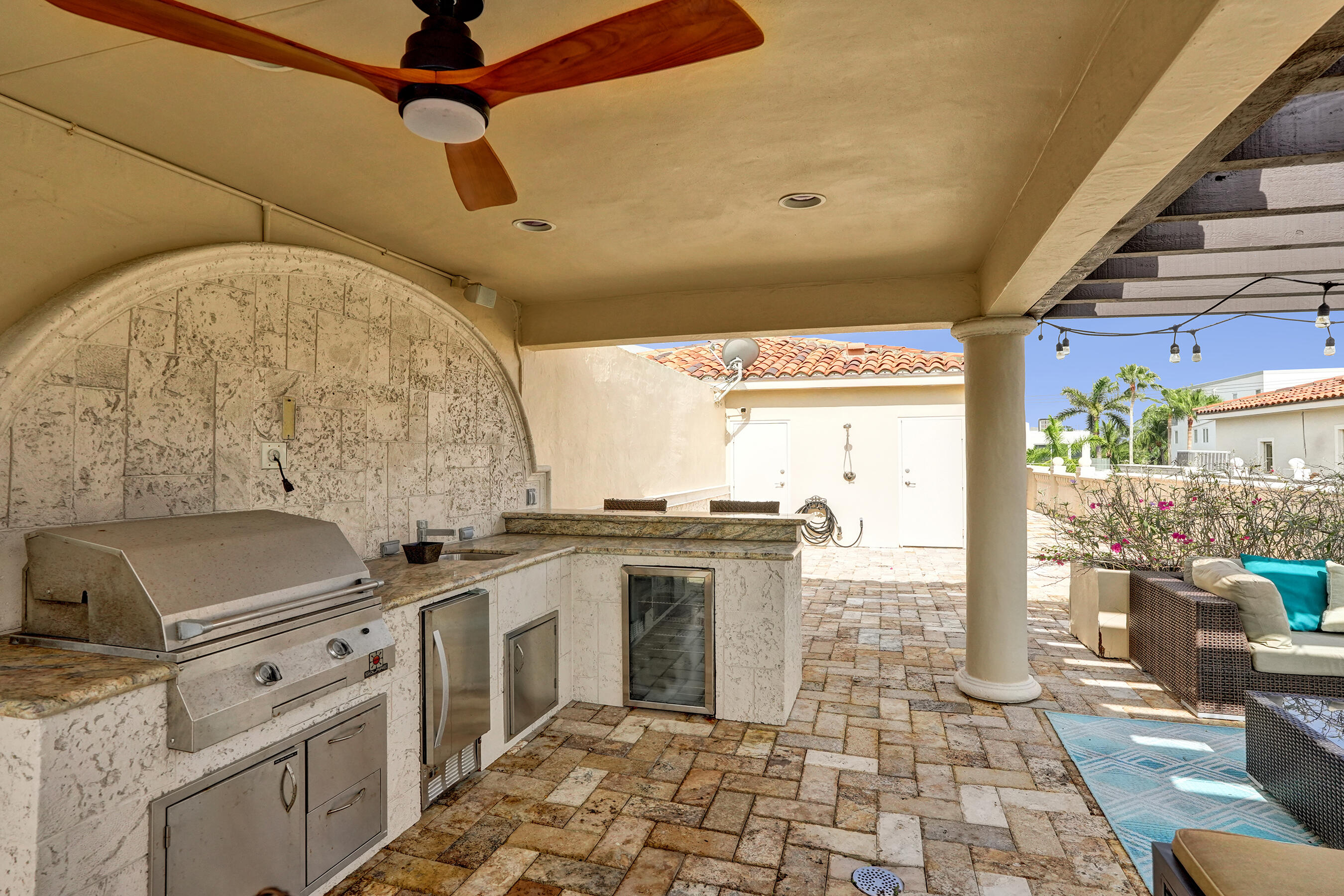 210 HENDRICKS Isle