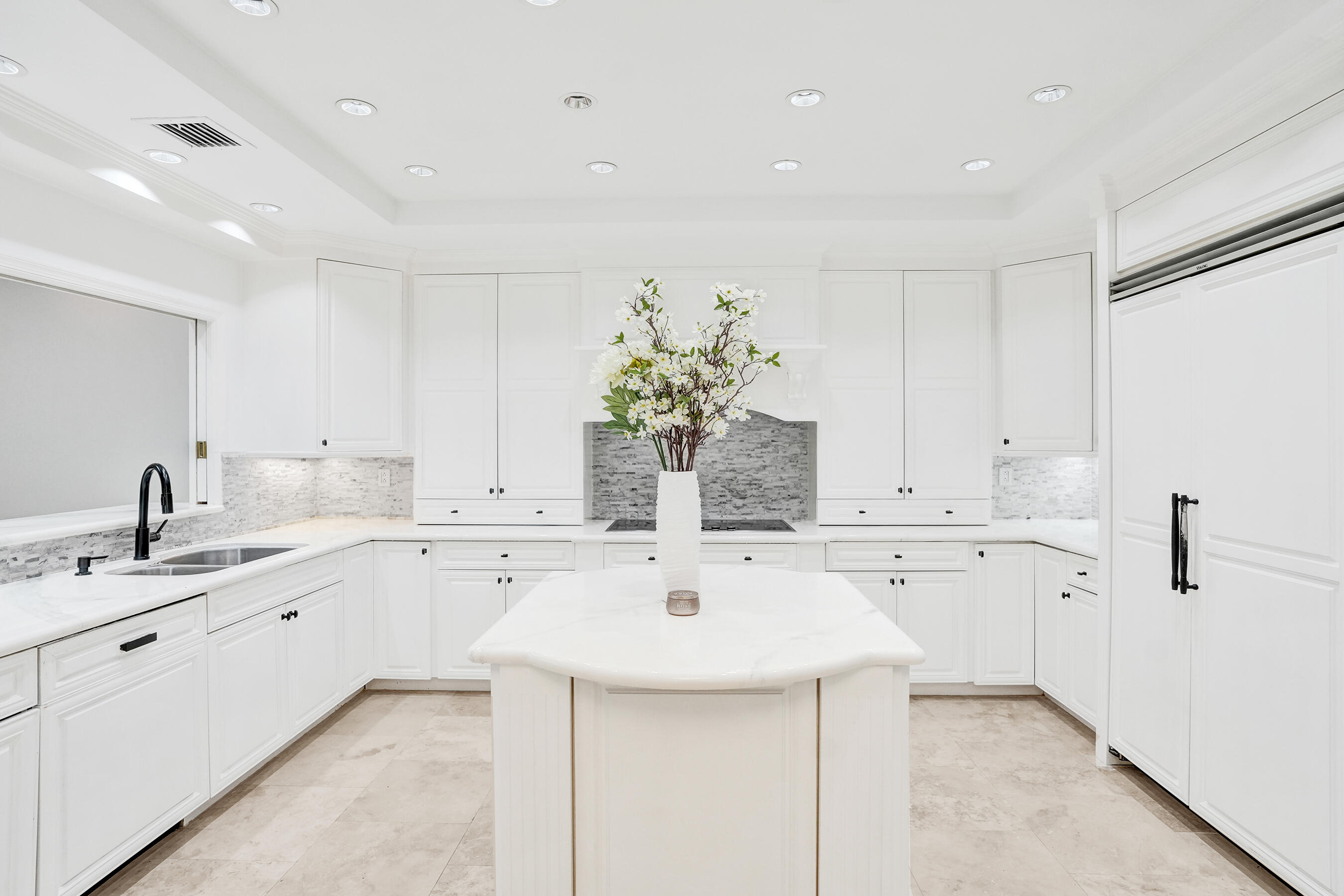 210 HENDRICKS Isle