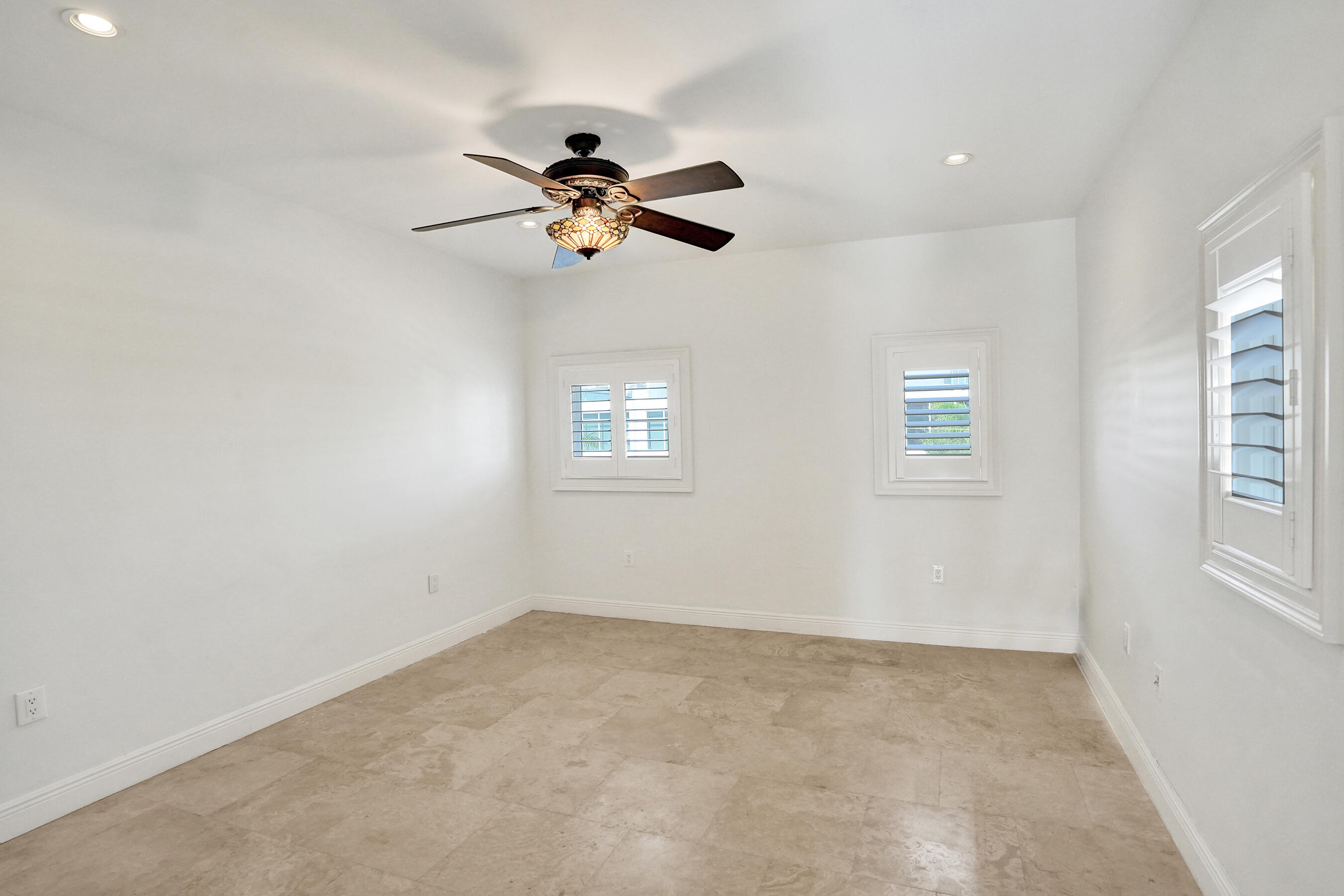 210 HENDRICKS Isle