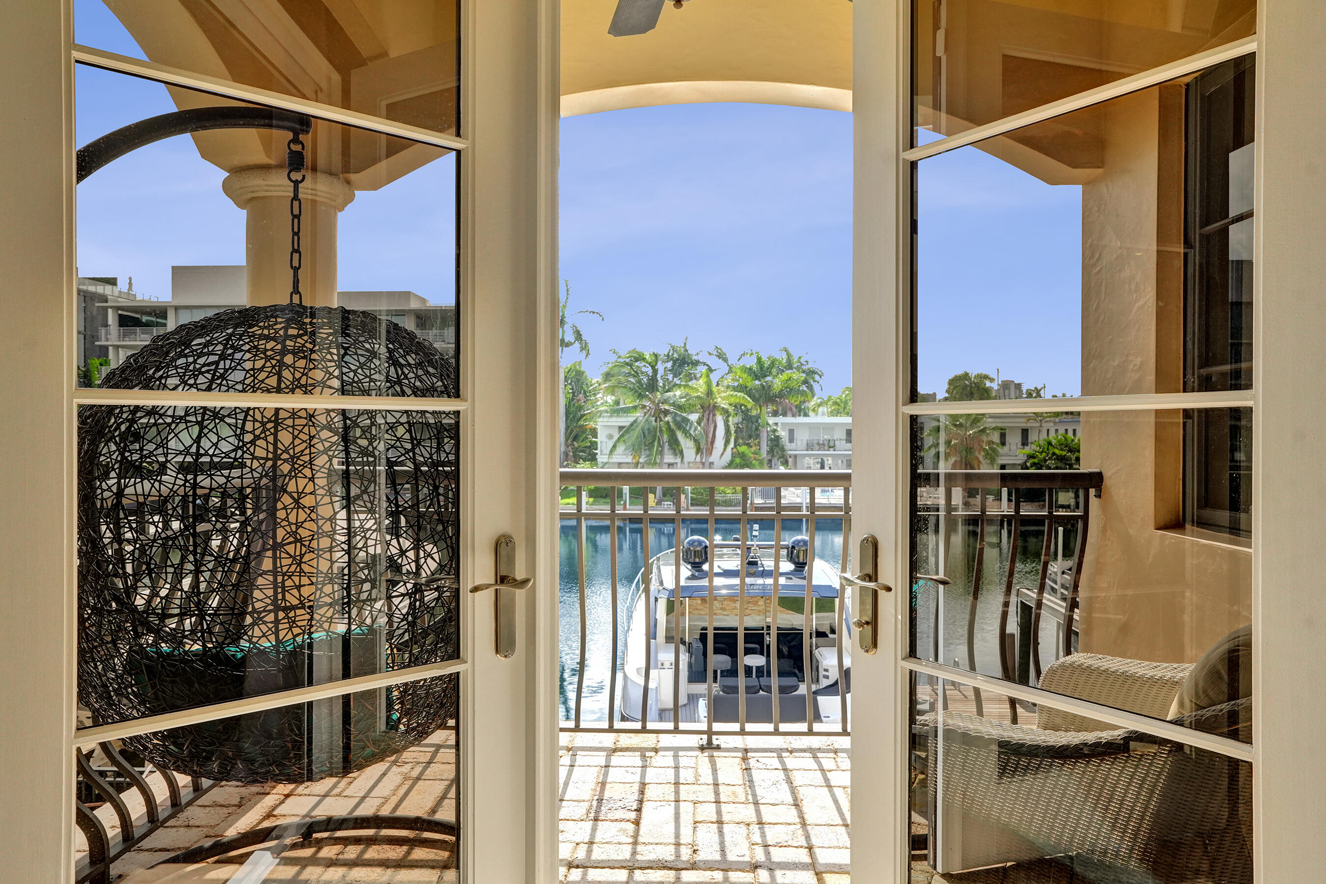210 HENDRICKS Isle