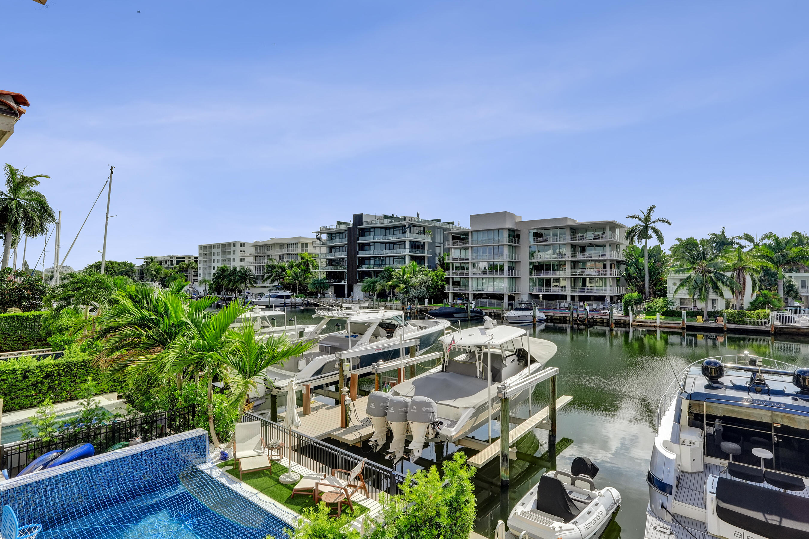 210 HENDRICKS Isle