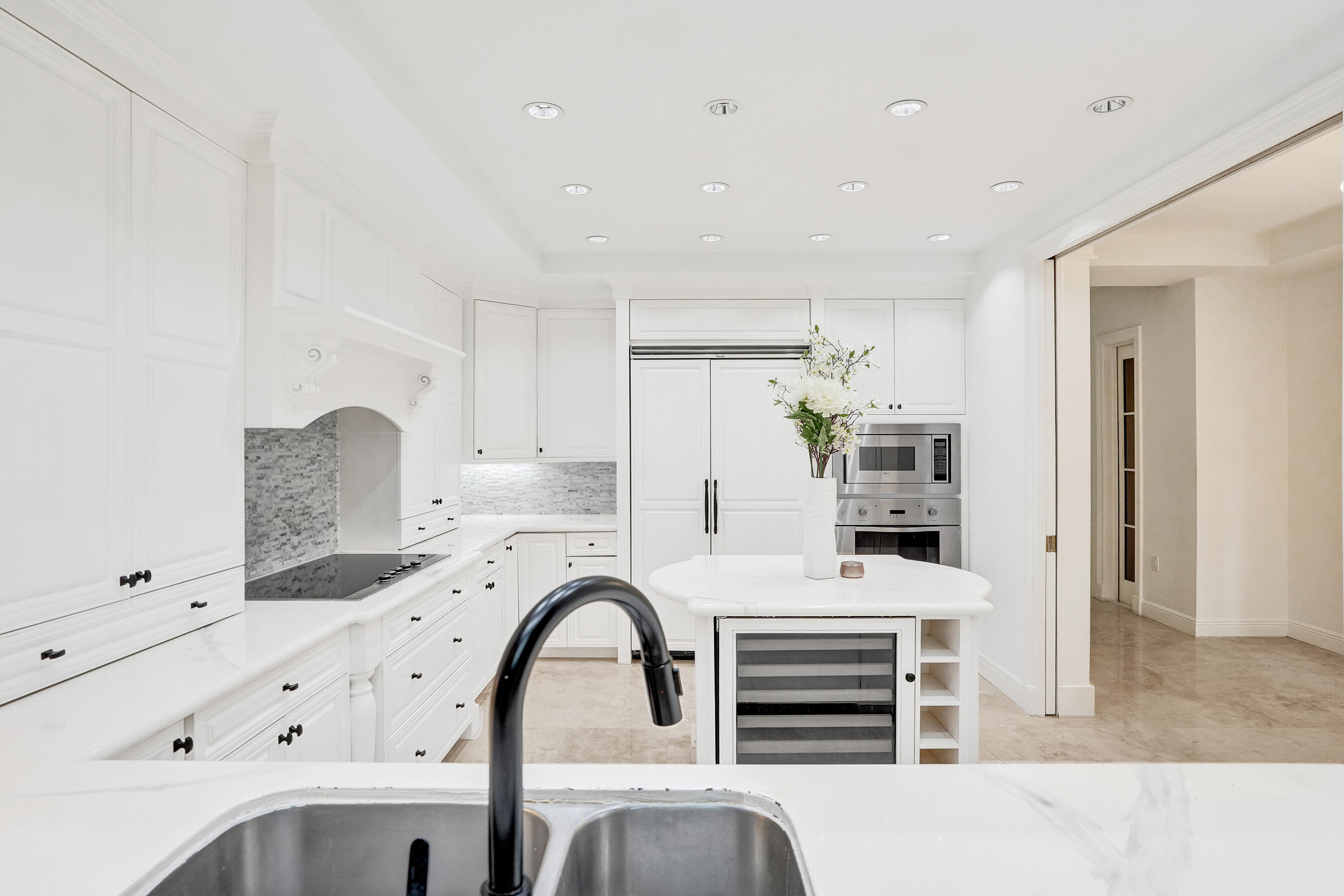 210 HENDRICKS Isle