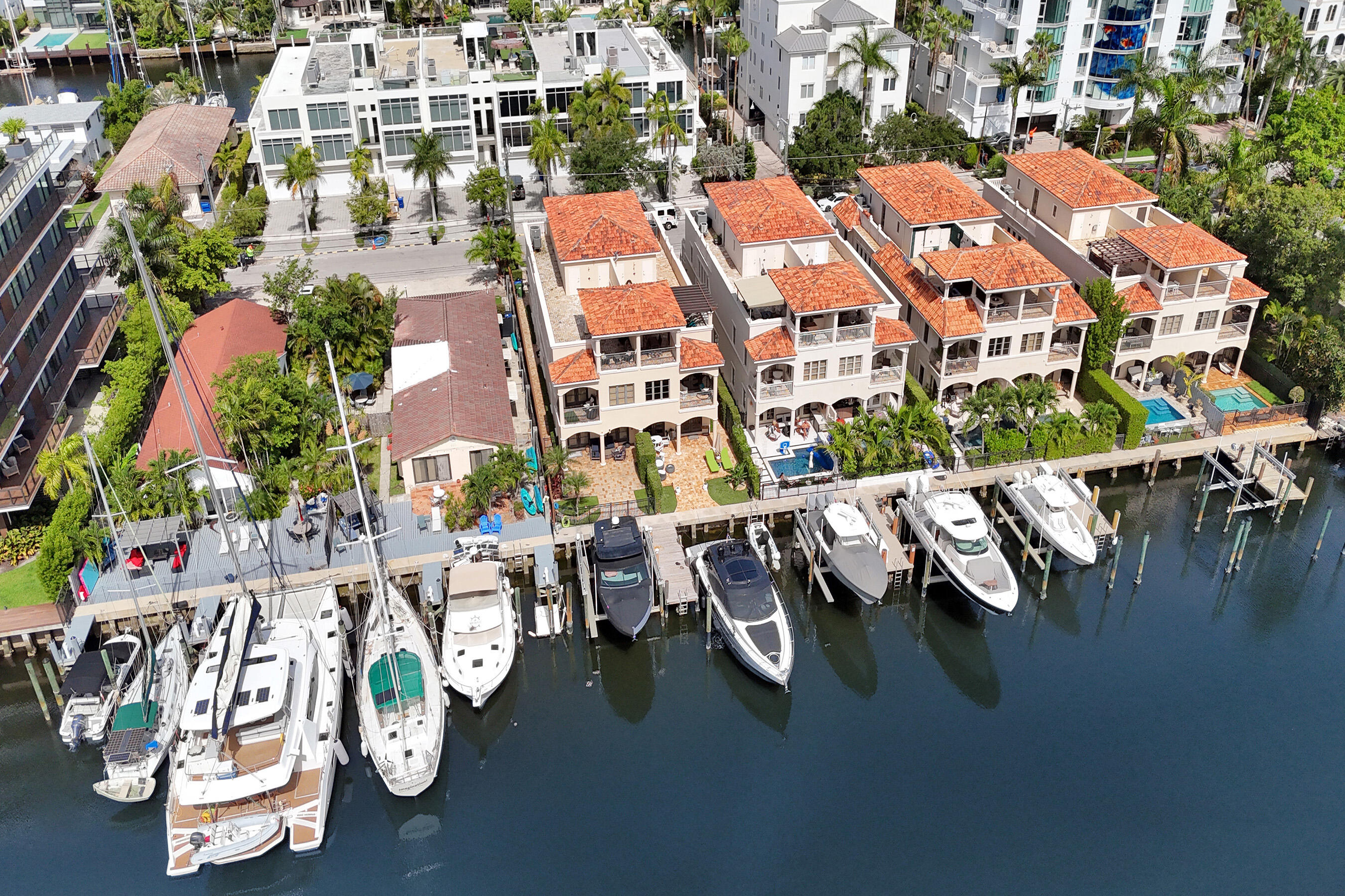 210 HENDRICKS Isle
