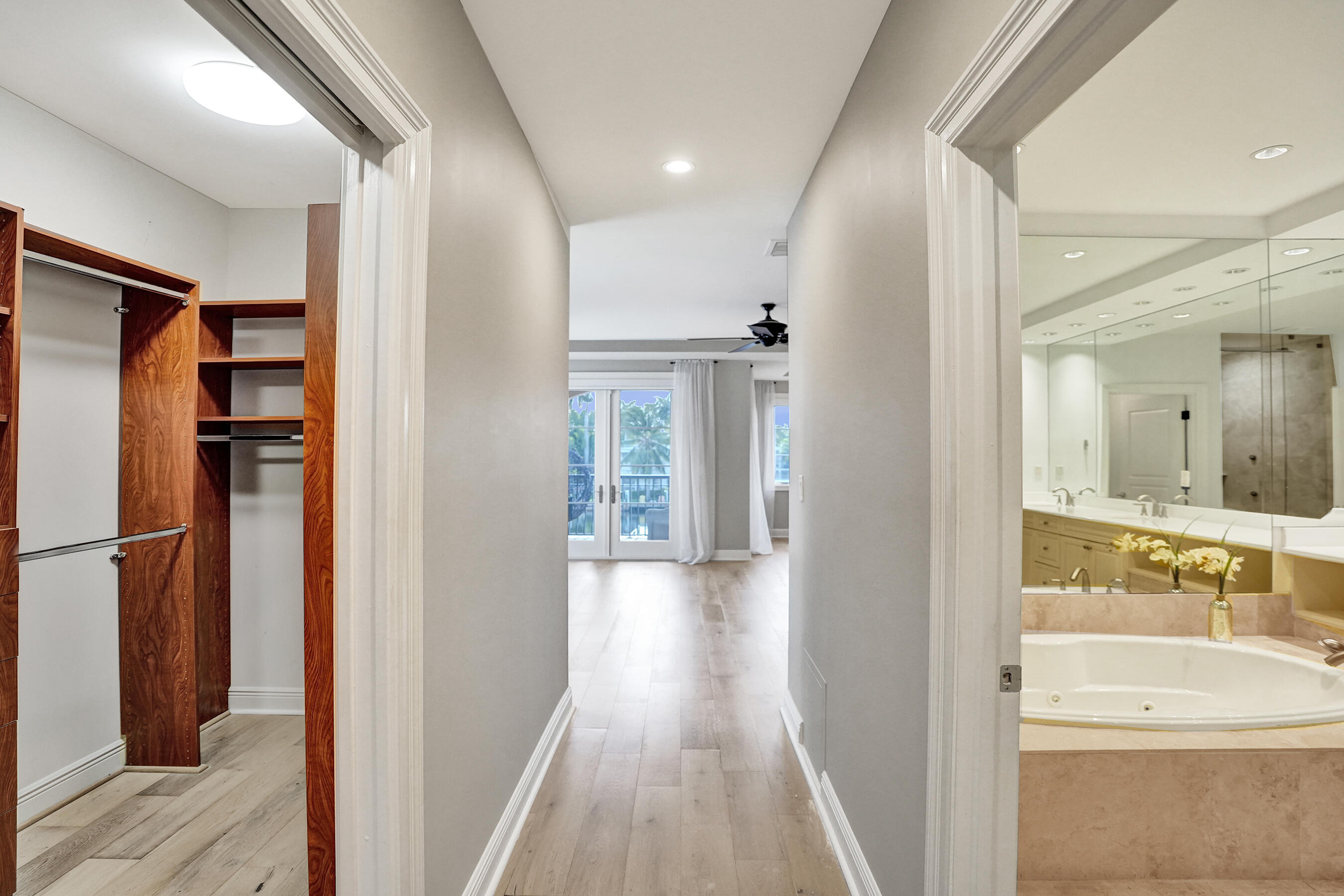 210 HENDRICKS Isle