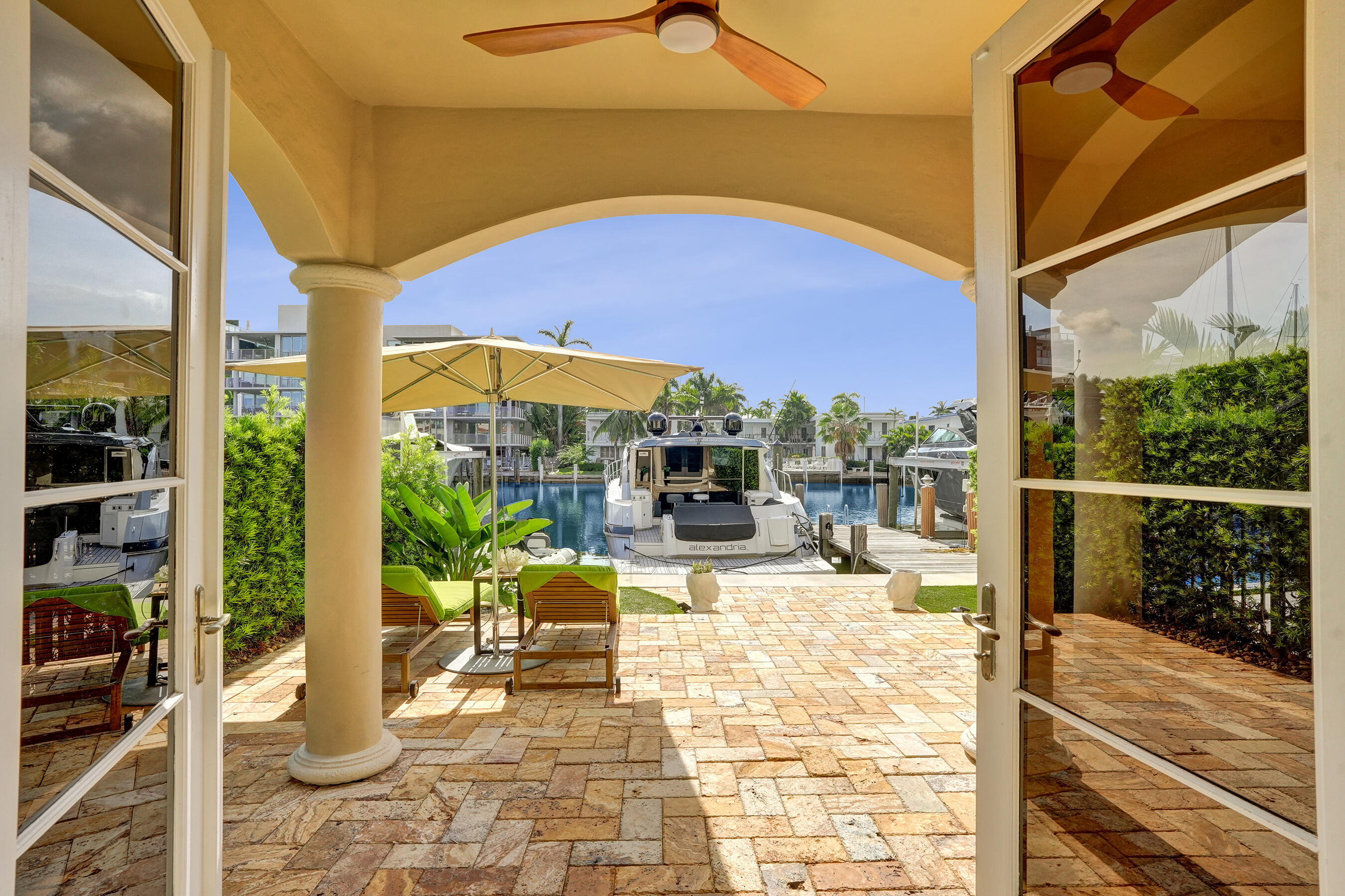 210 HENDRICKS Isle