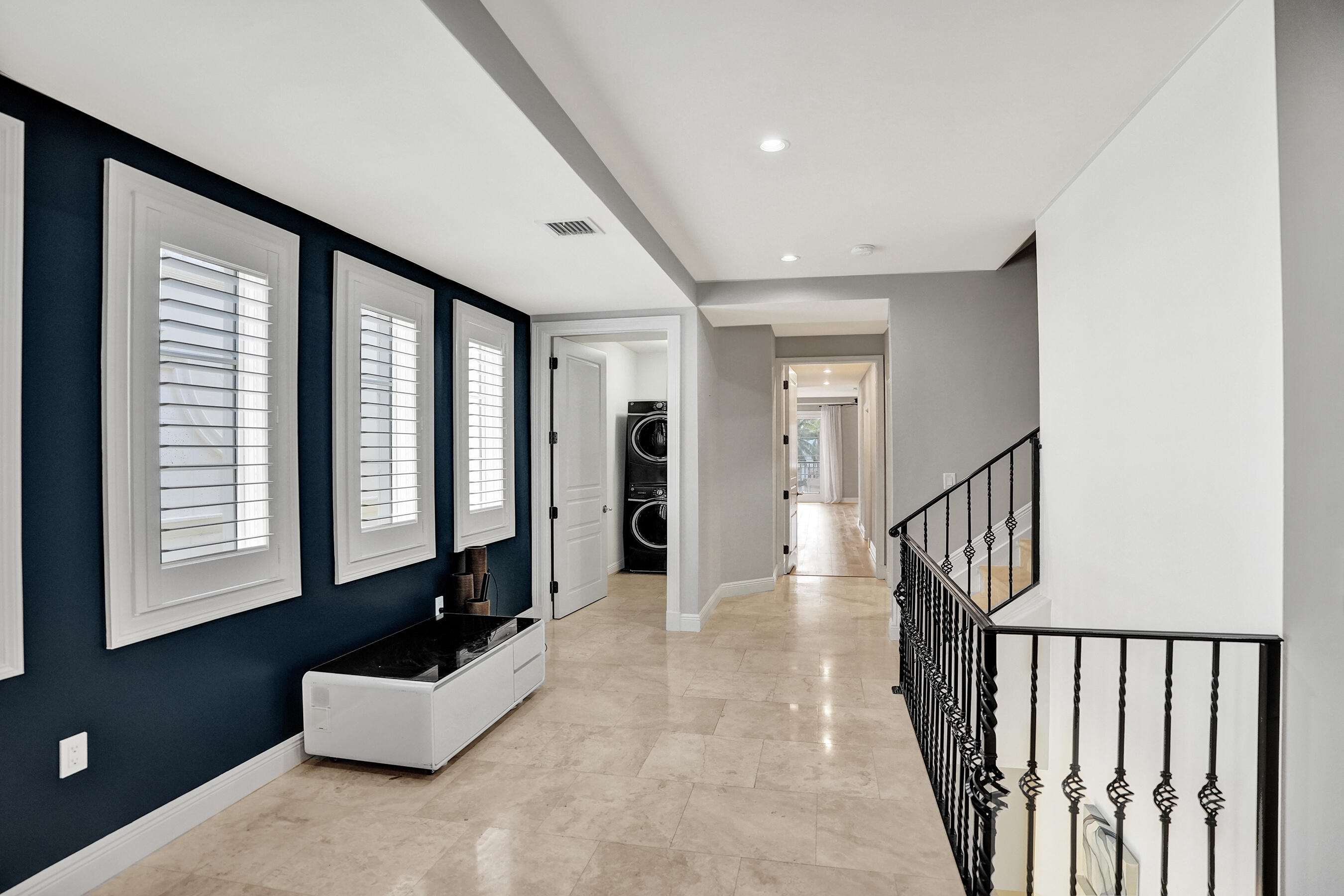 210 HENDRICKS Isle