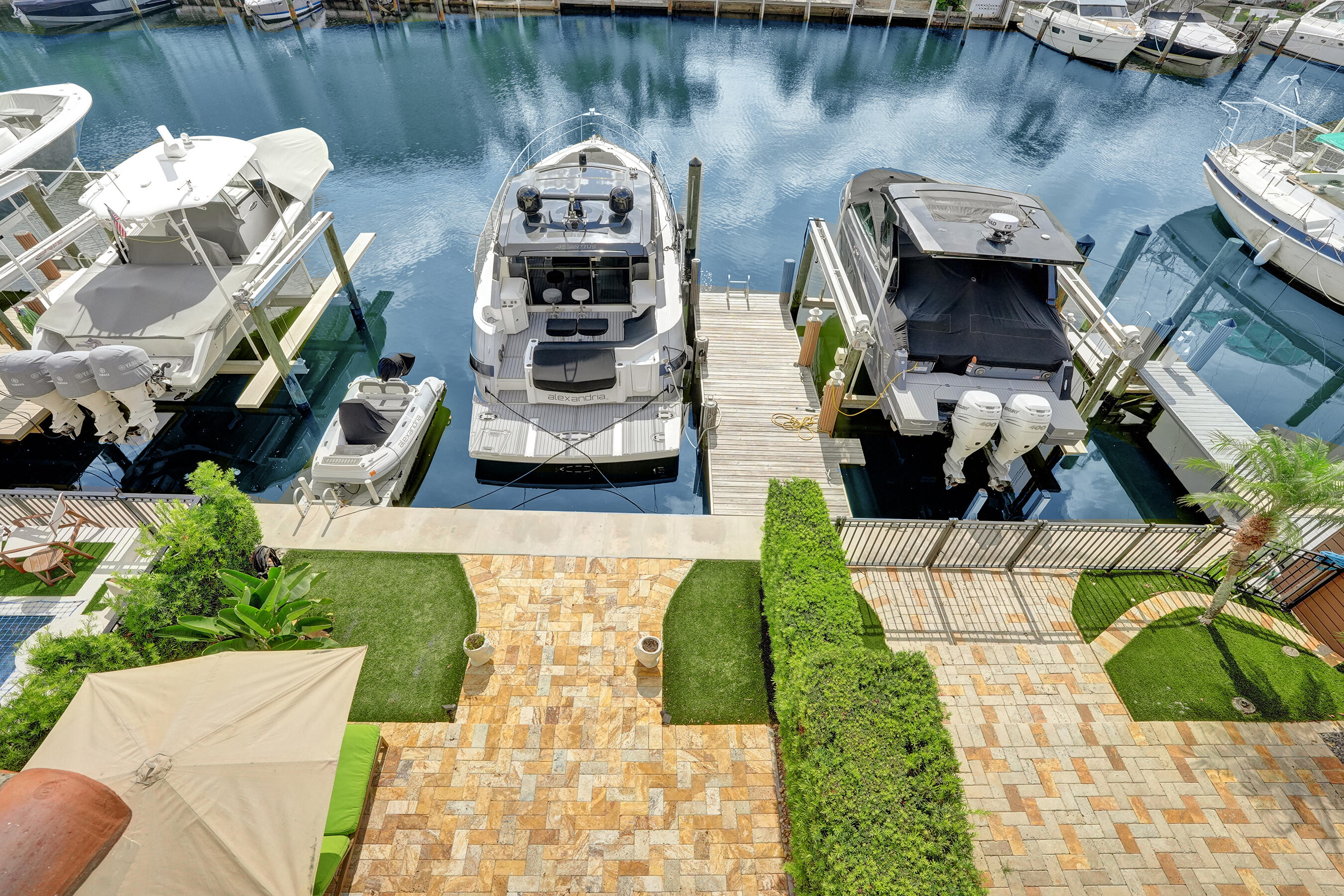 210 HENDRICKS Isle