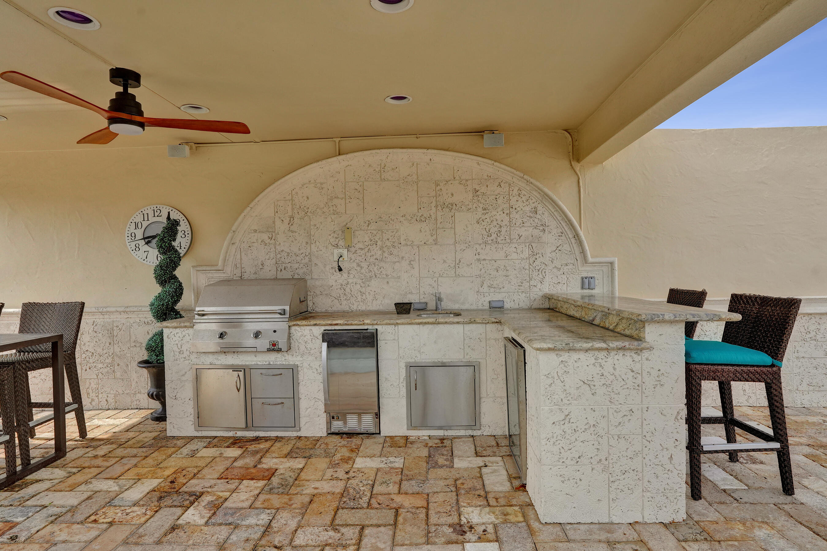 210 HENDRICKS Isle