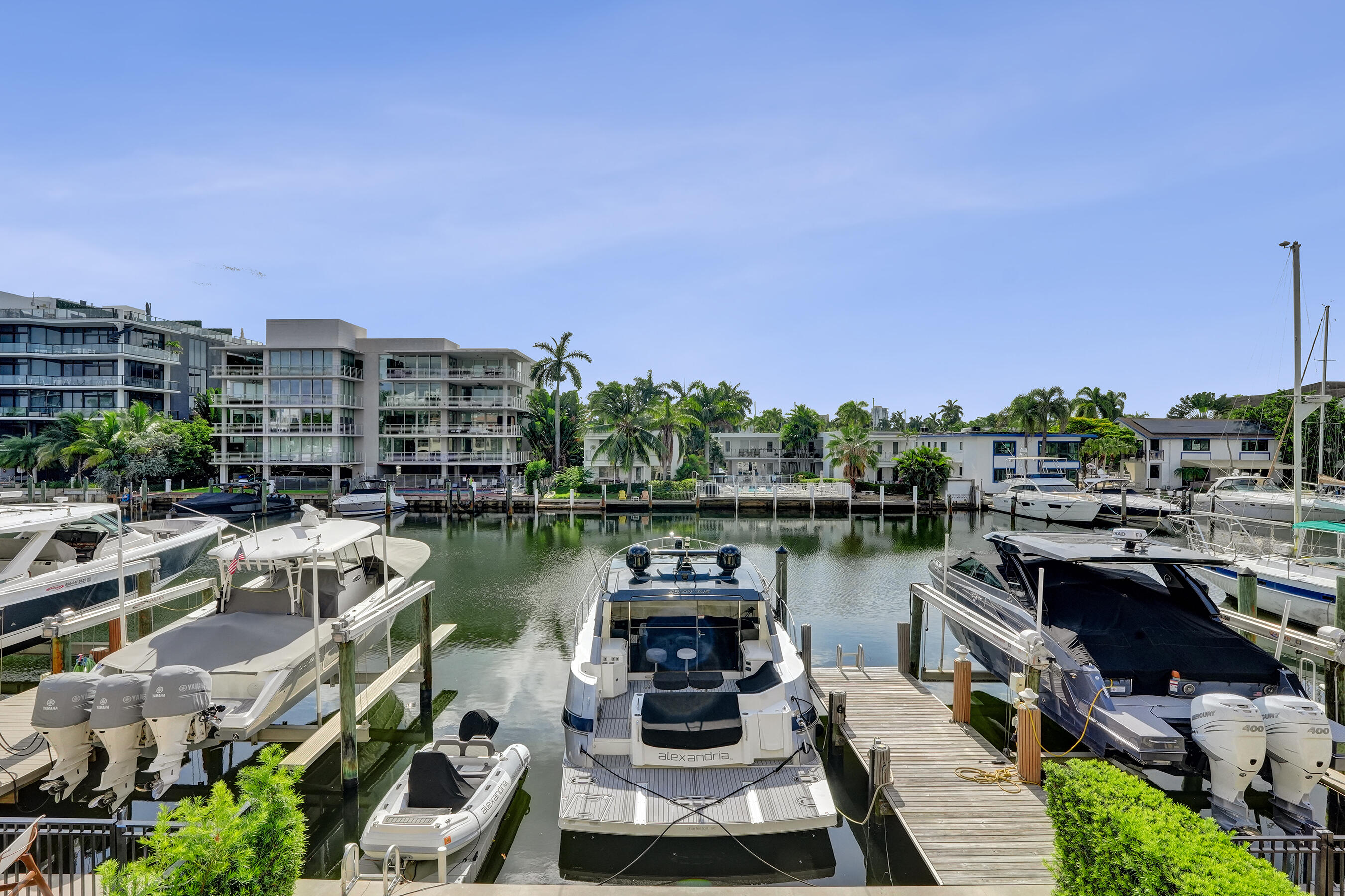 210 HENDRICKS Isle