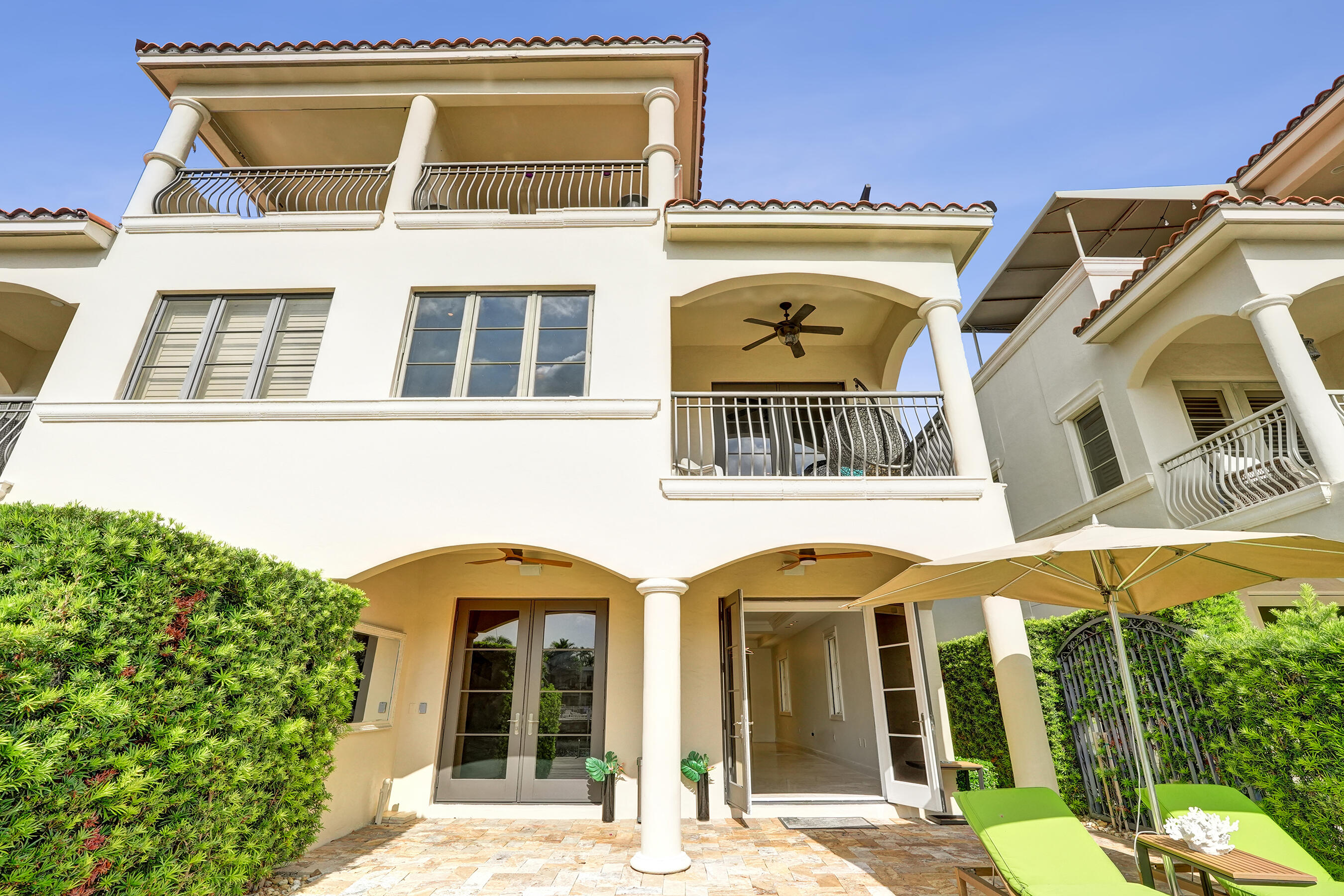 210 HENDRICKS Isle