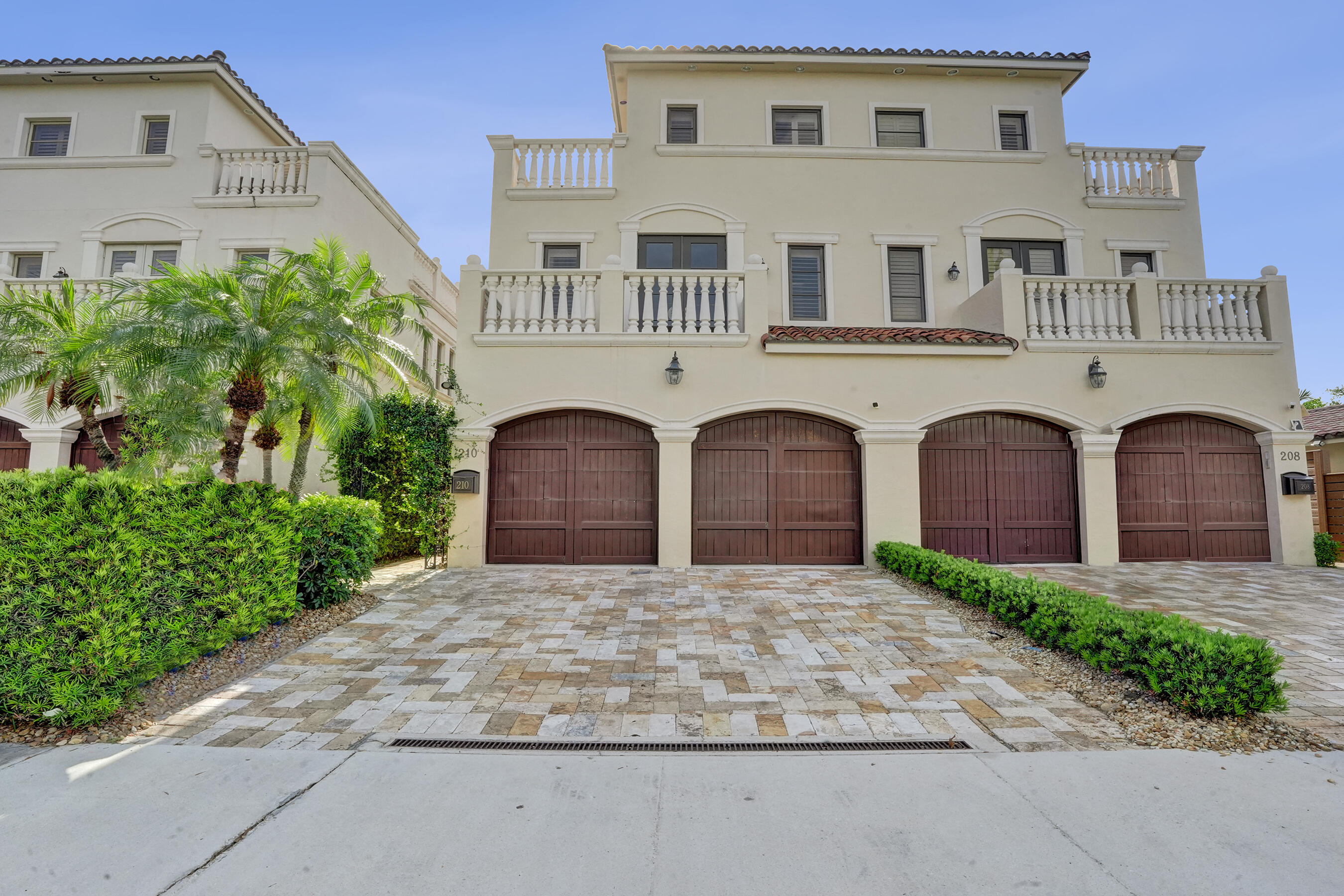 210 HENDRICKS Isle