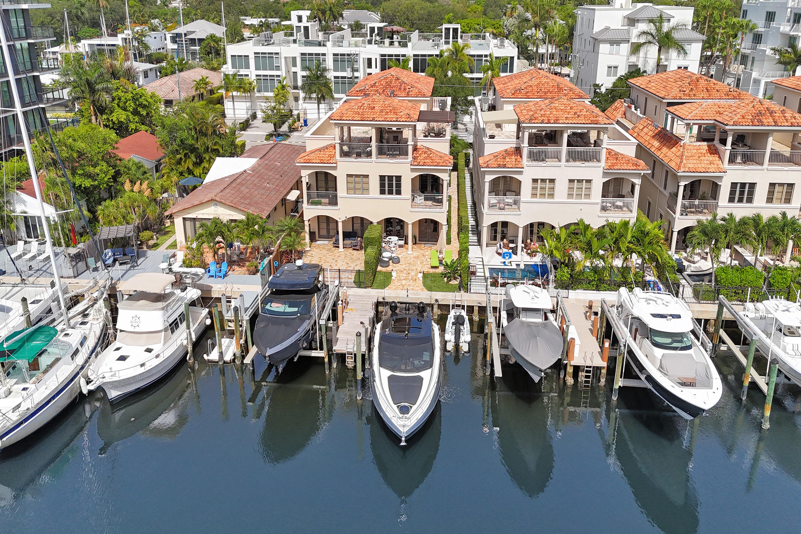 210 HENDRICKS Isle