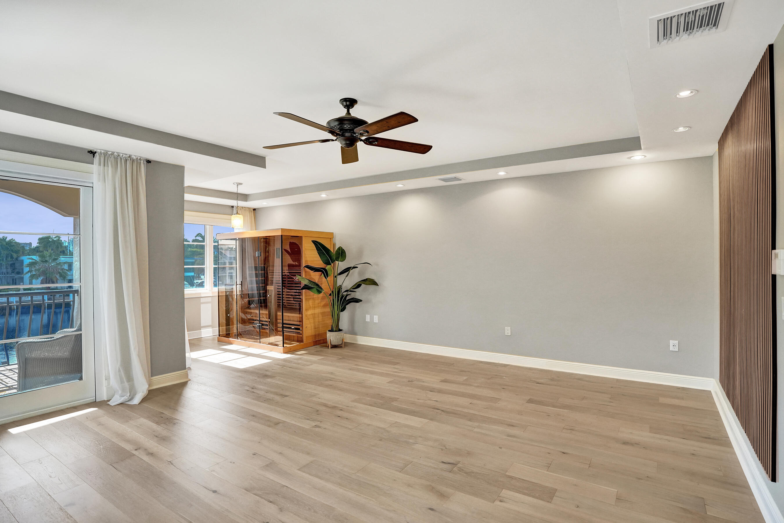 210 HENDRICKS Isle