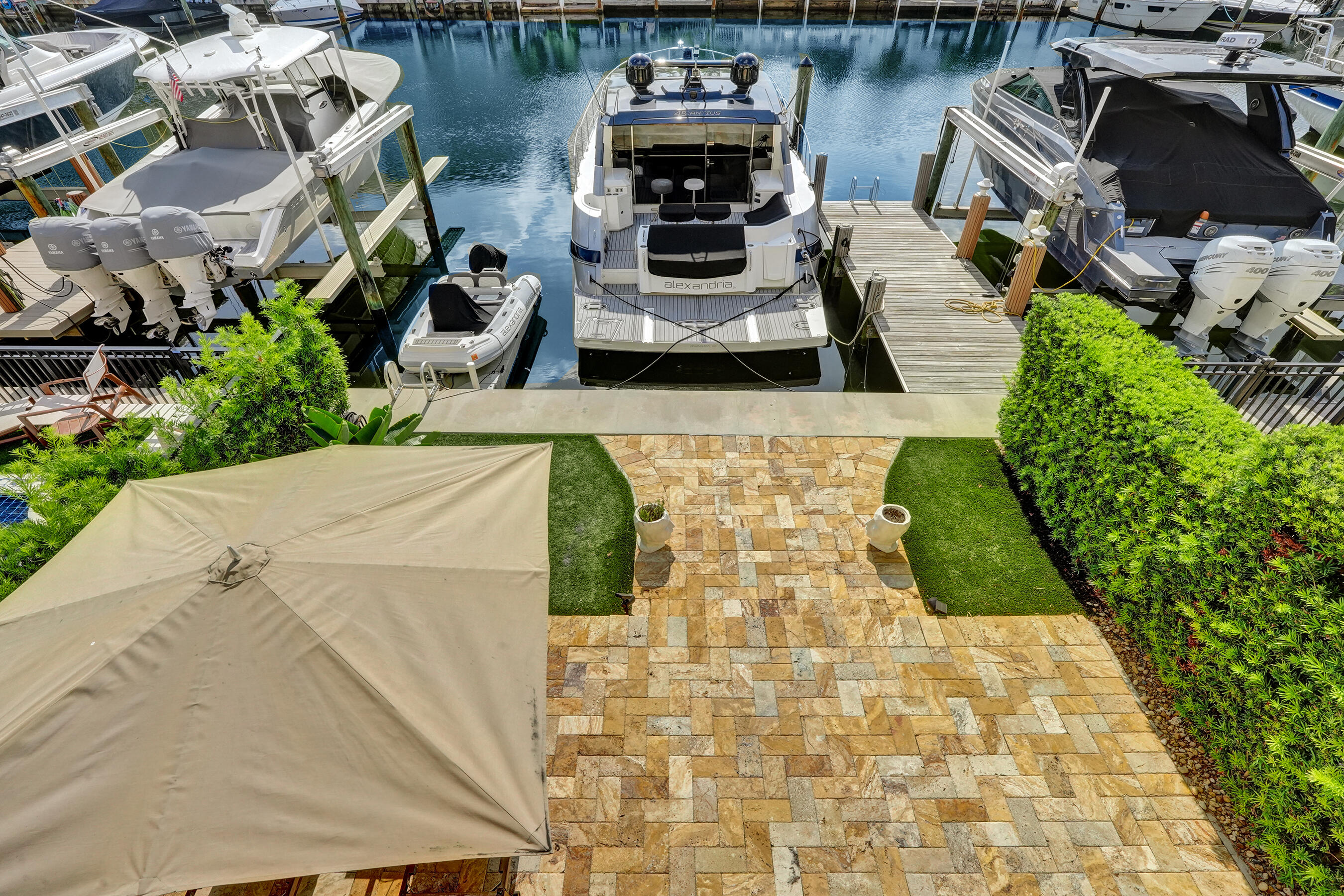 210 HENDRICKS Isle