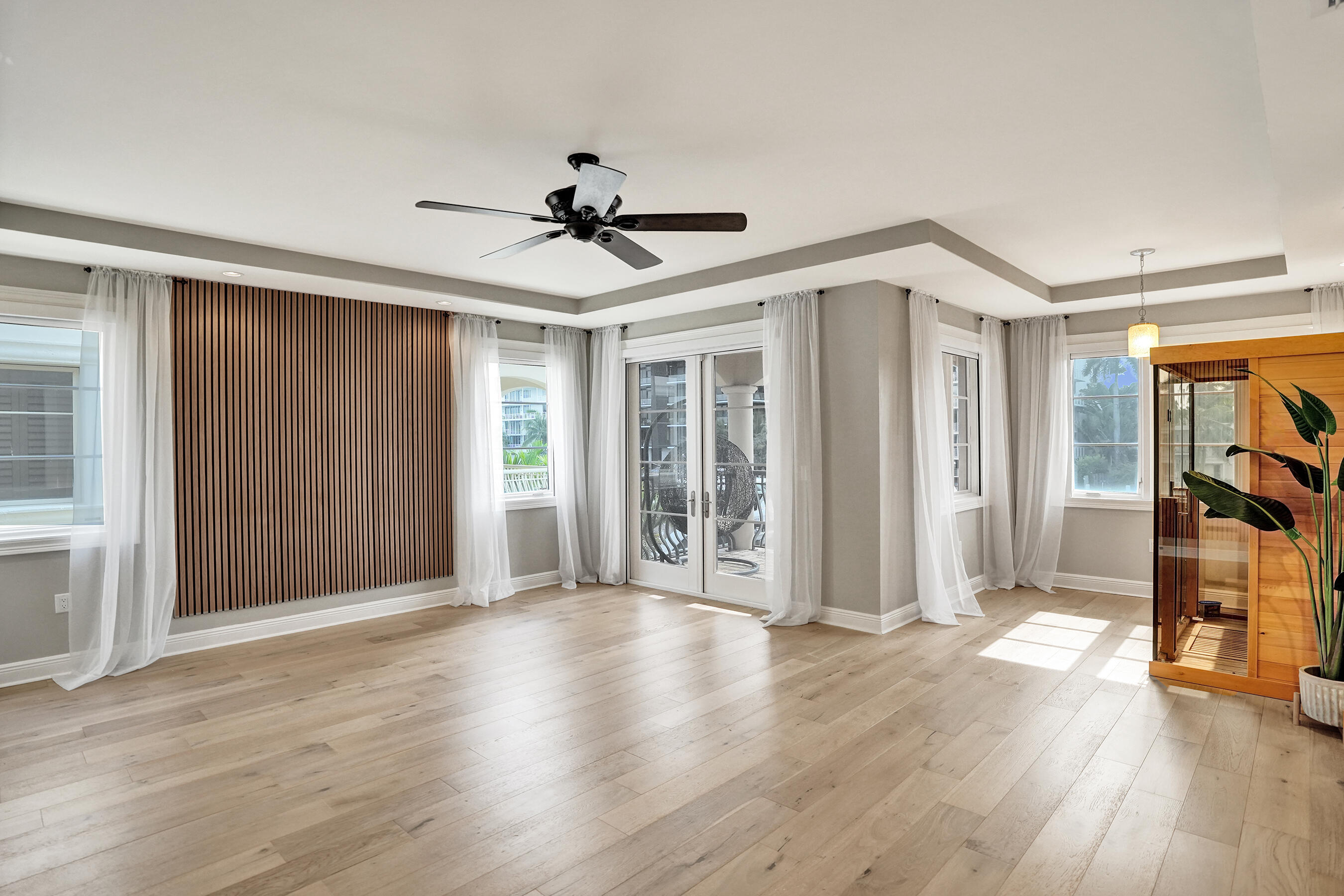 210 HENDRICKS Isle