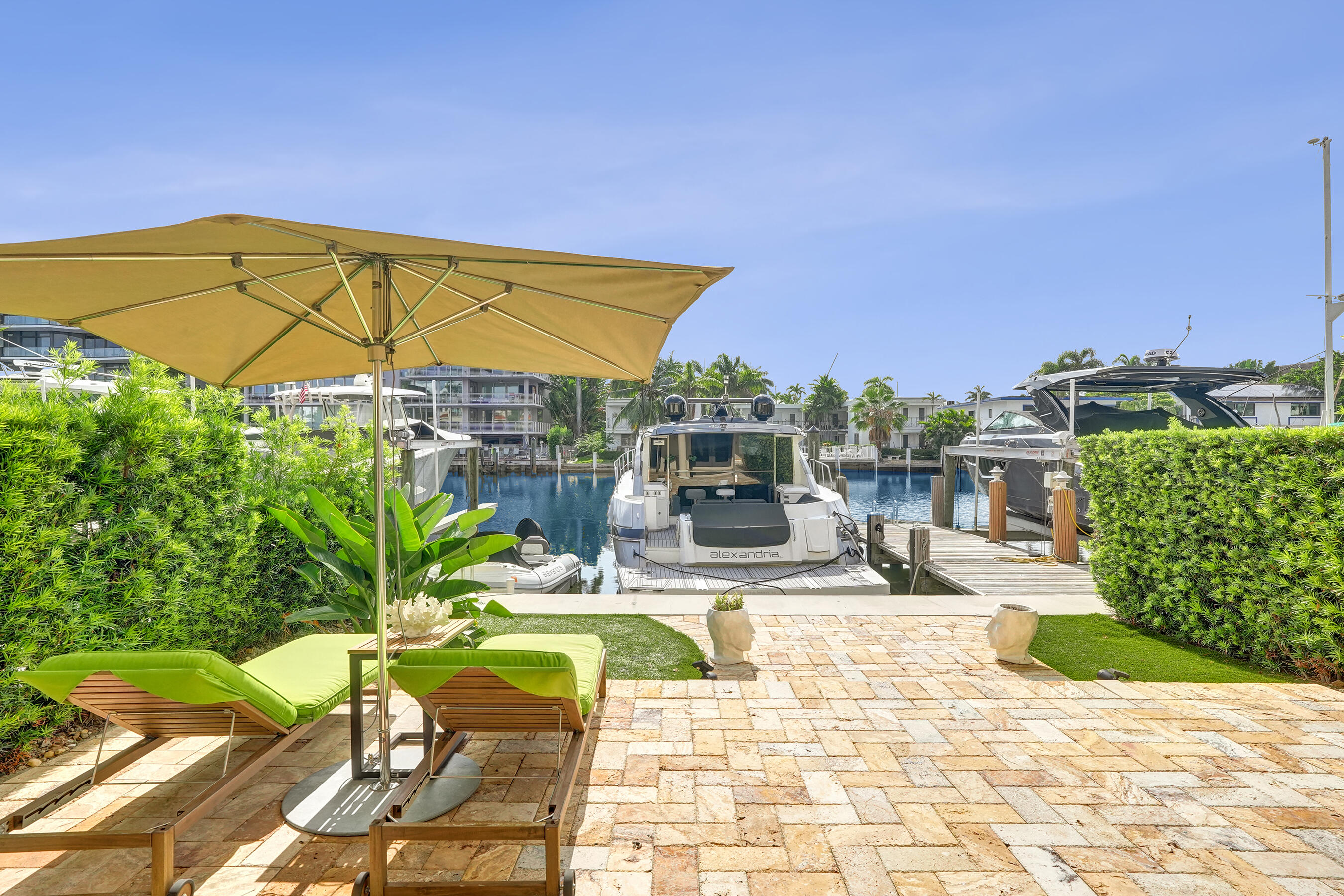 210 HENDRICKS Isle