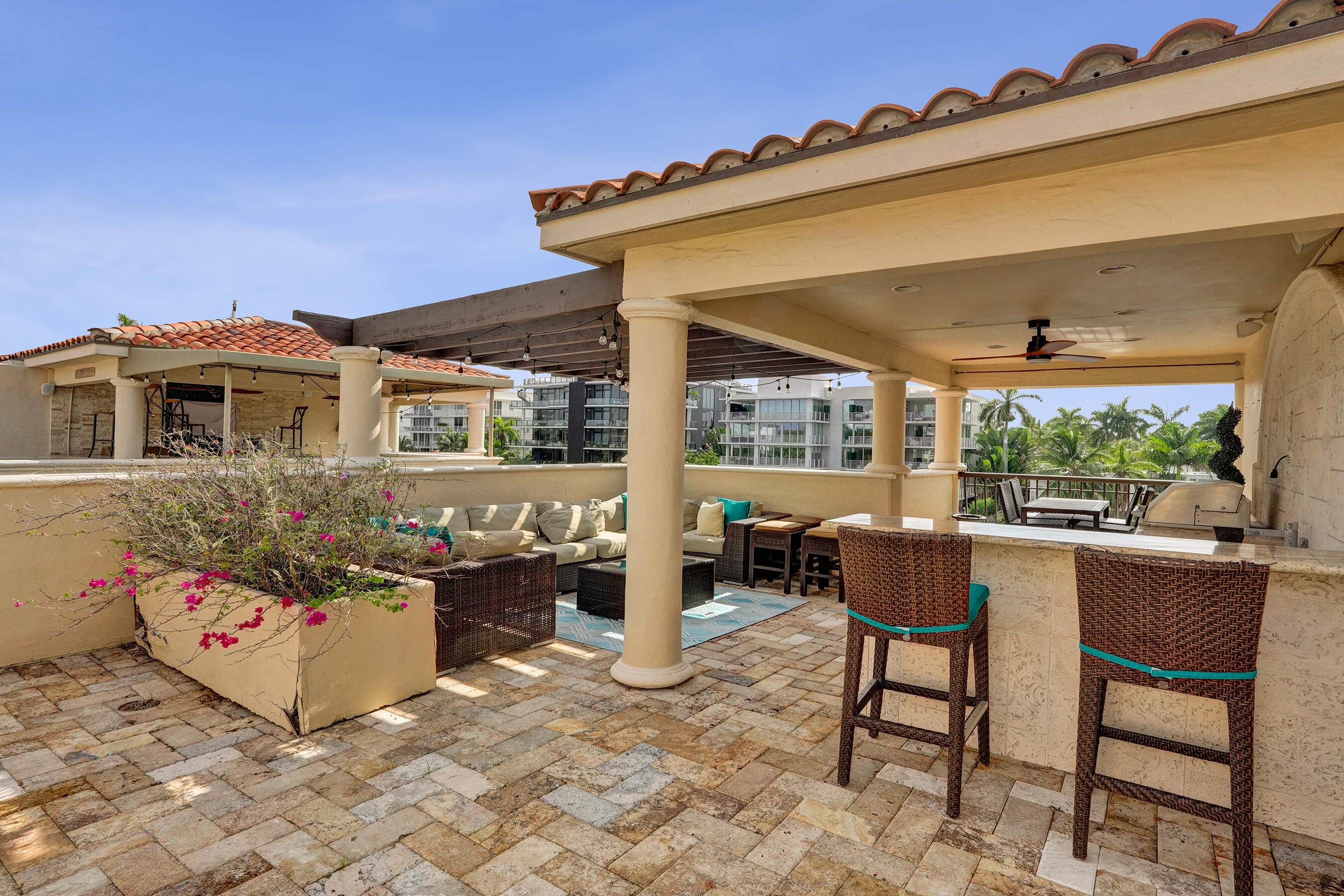 210 HENDRICKS Isle