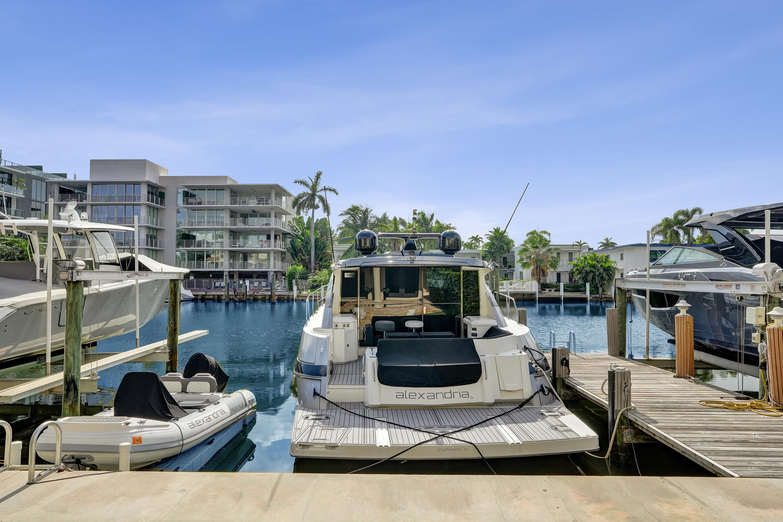 210 HENDRICKS Isle