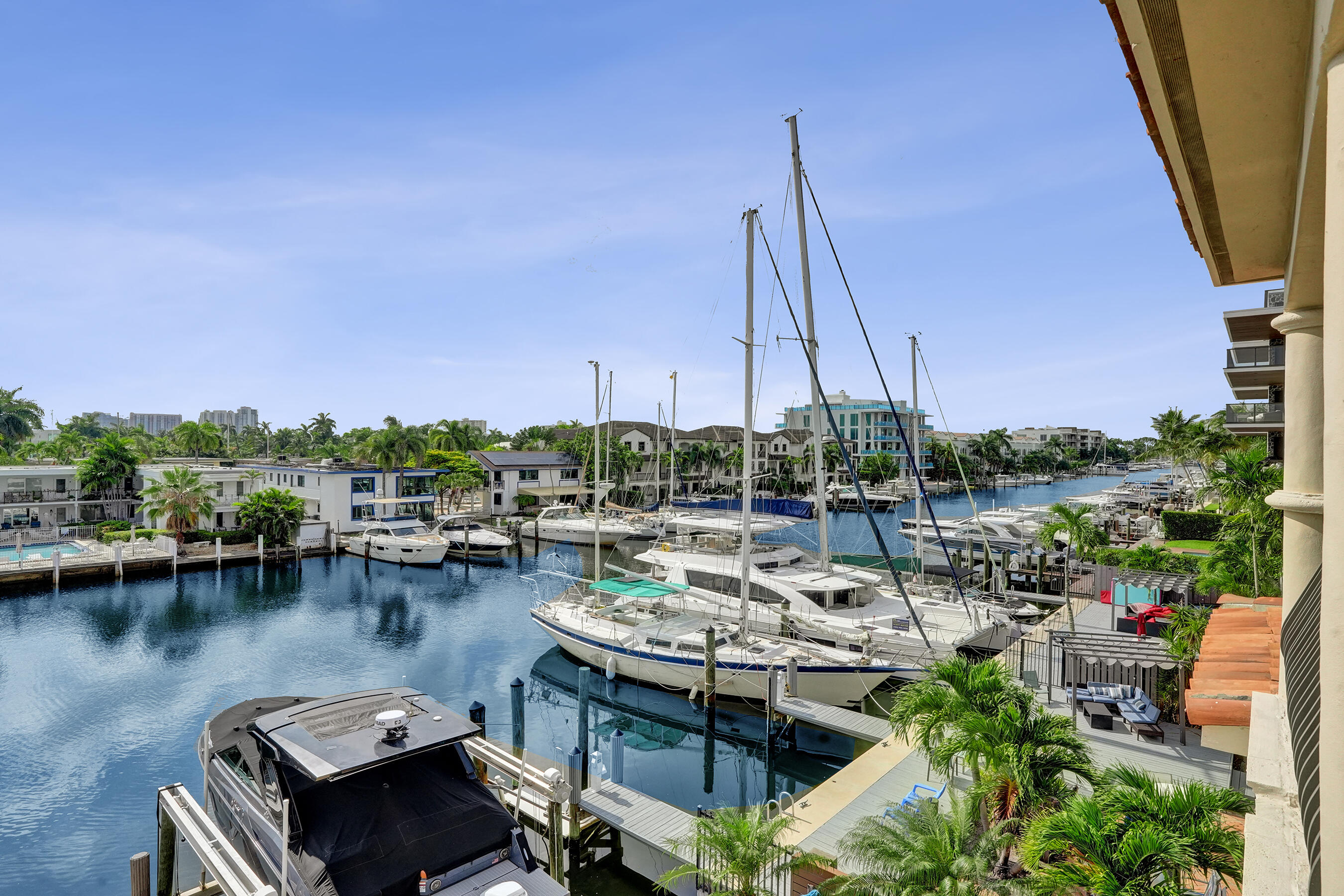 210 HENDRICKS Isle