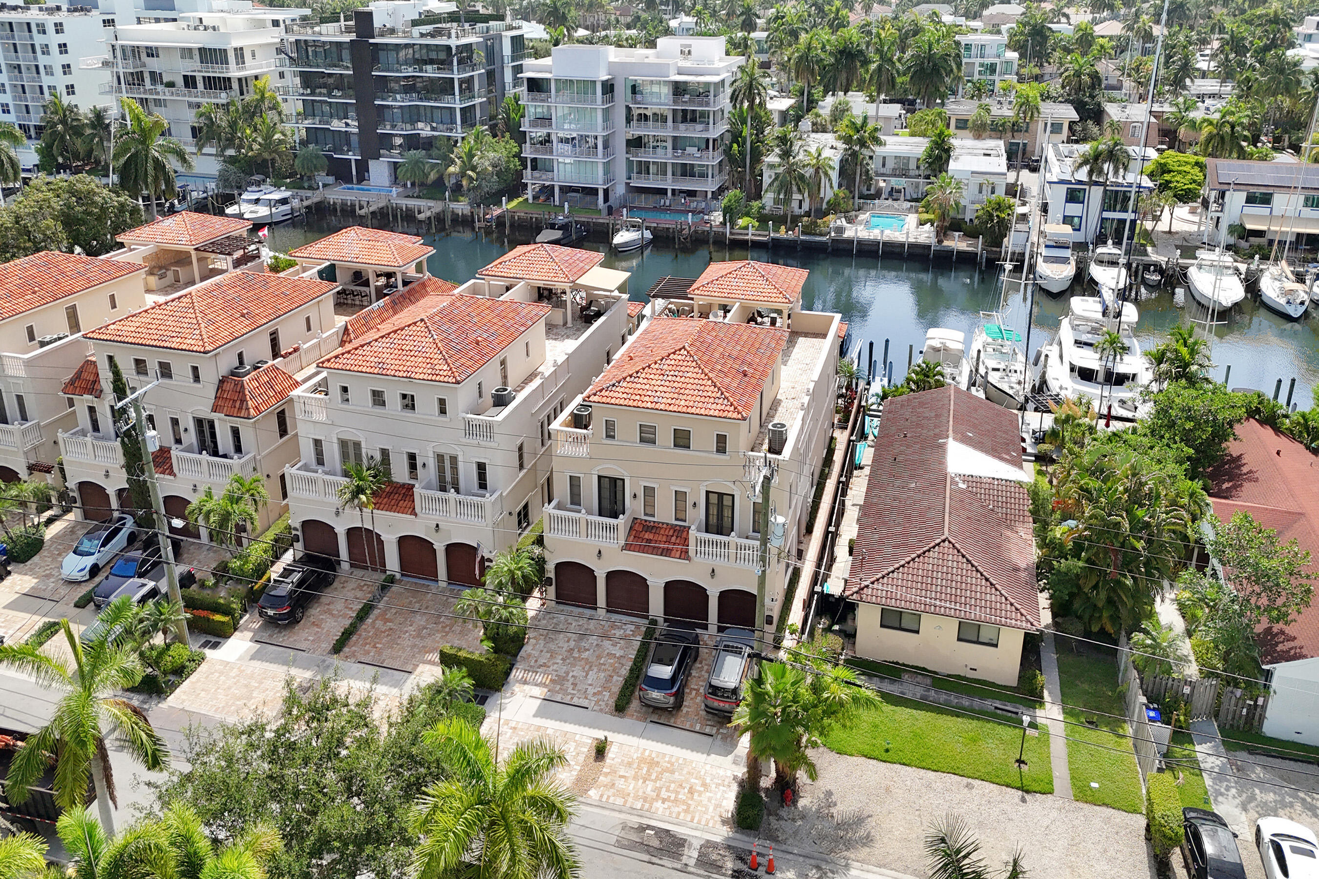 210 HENDRICKS Isle