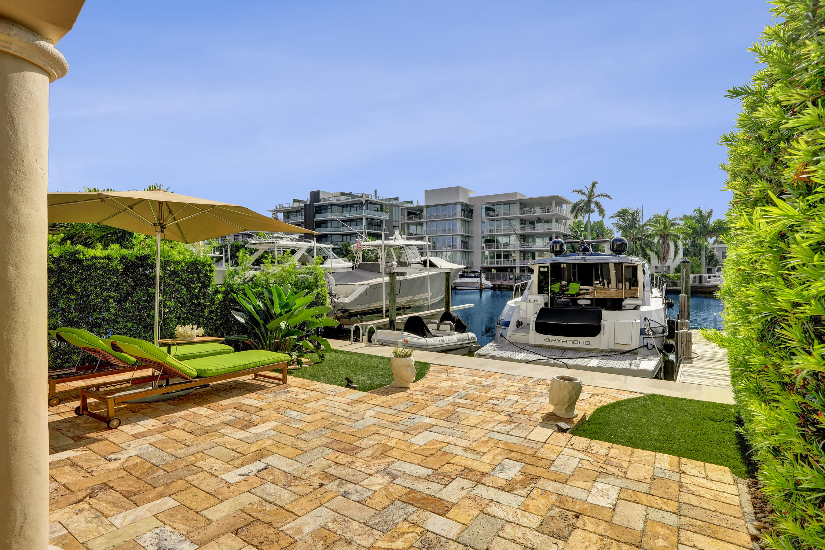 210 HENDRICKS Isle