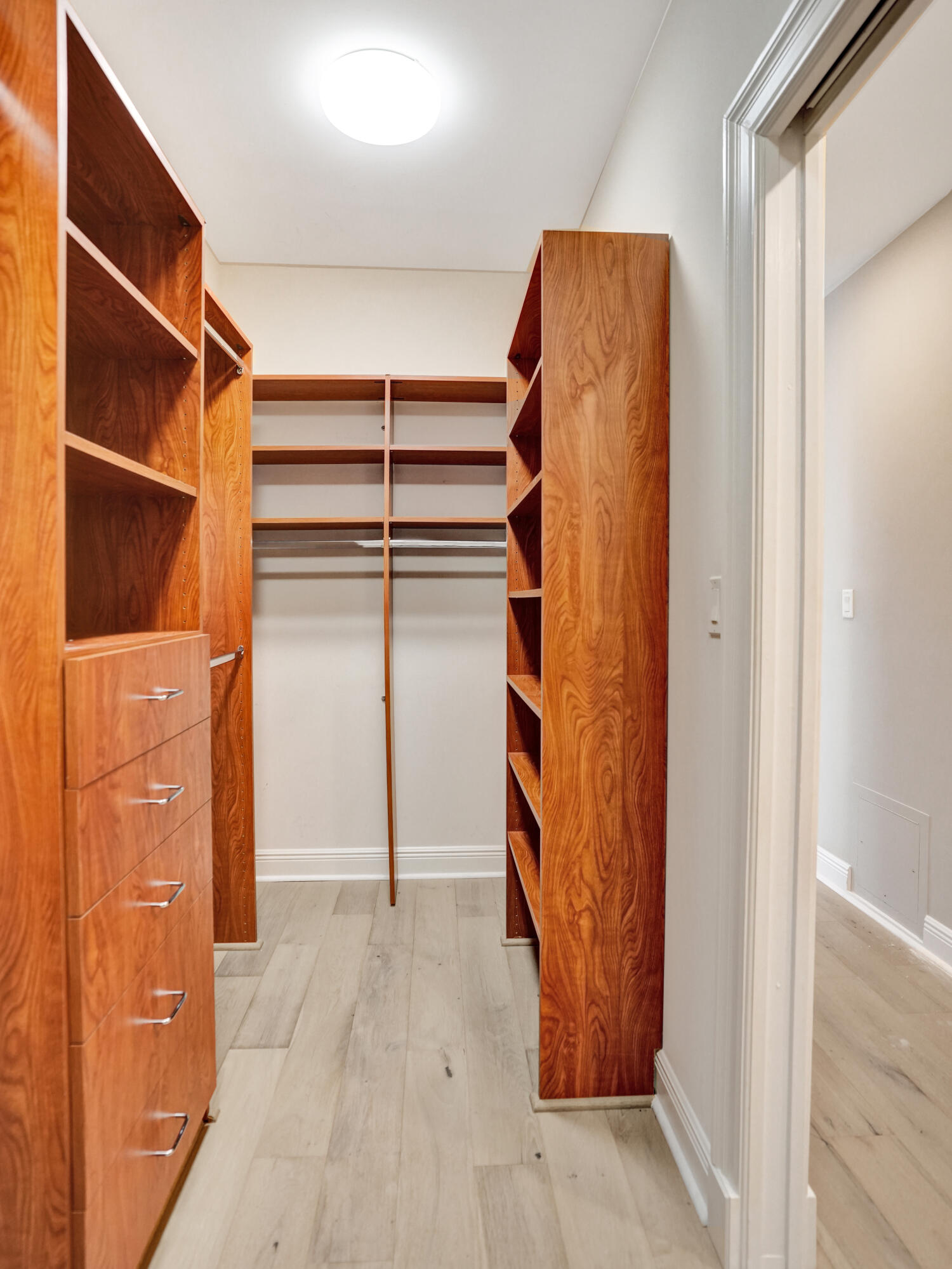 210 HENDRICKS Isle