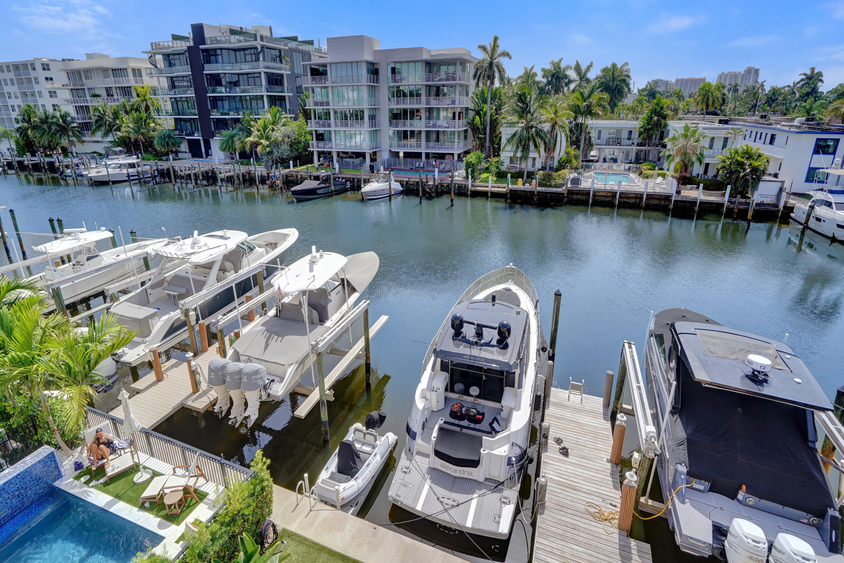 210 HENDRICKS Isle