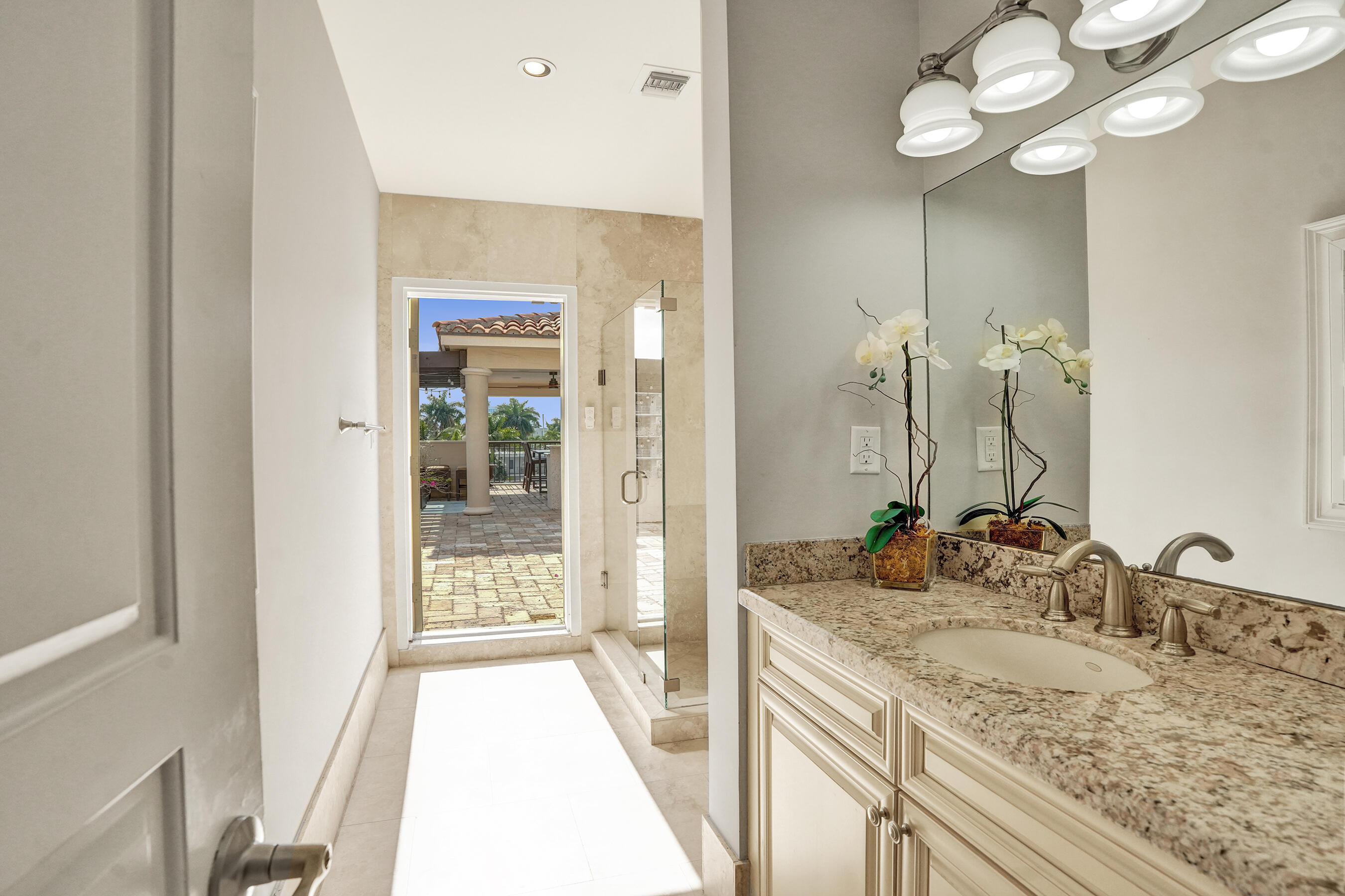 210 HENDRICKS Isle