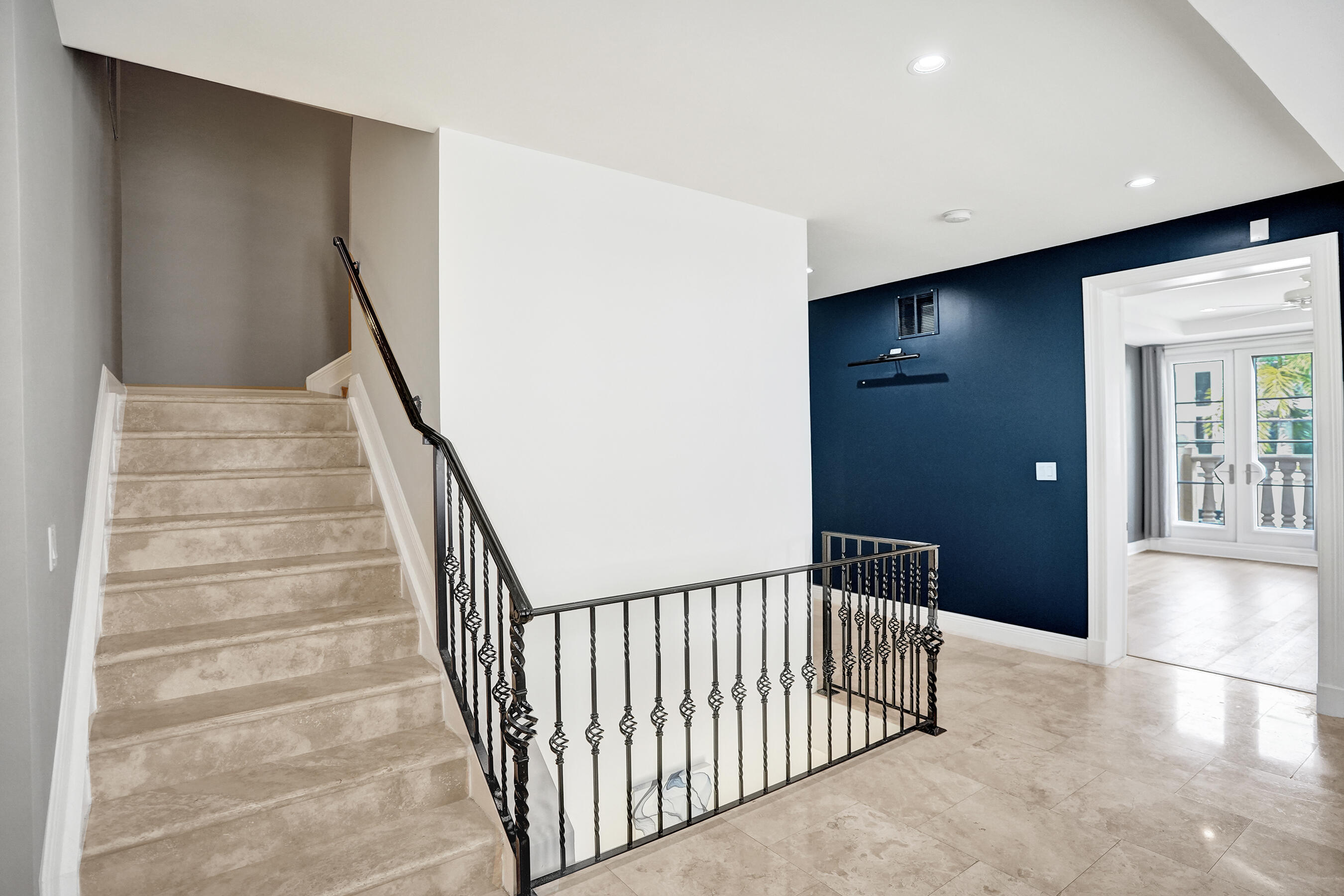 210 HENDRICKS Isle