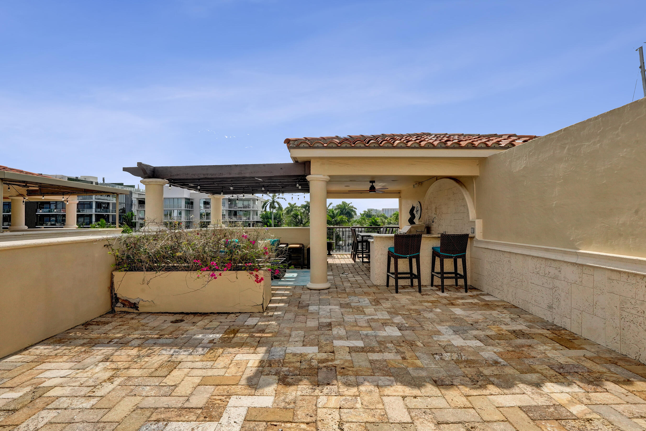 210 HENDRICKS Isle