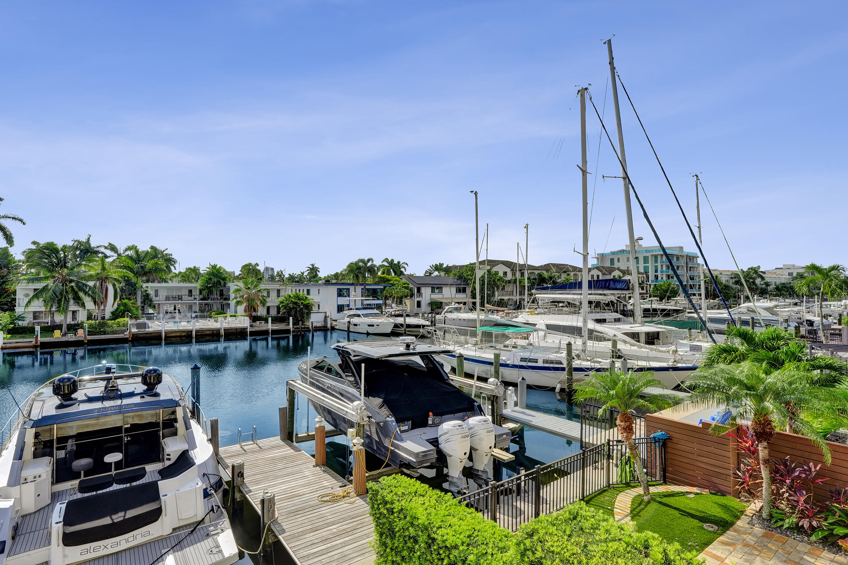210 HENDRICKS Isle