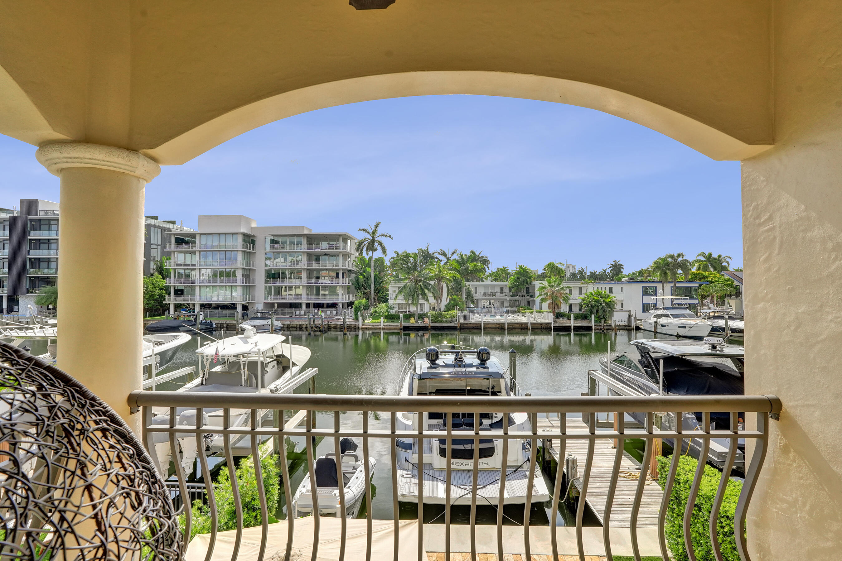 210 HENDRICKS Isle