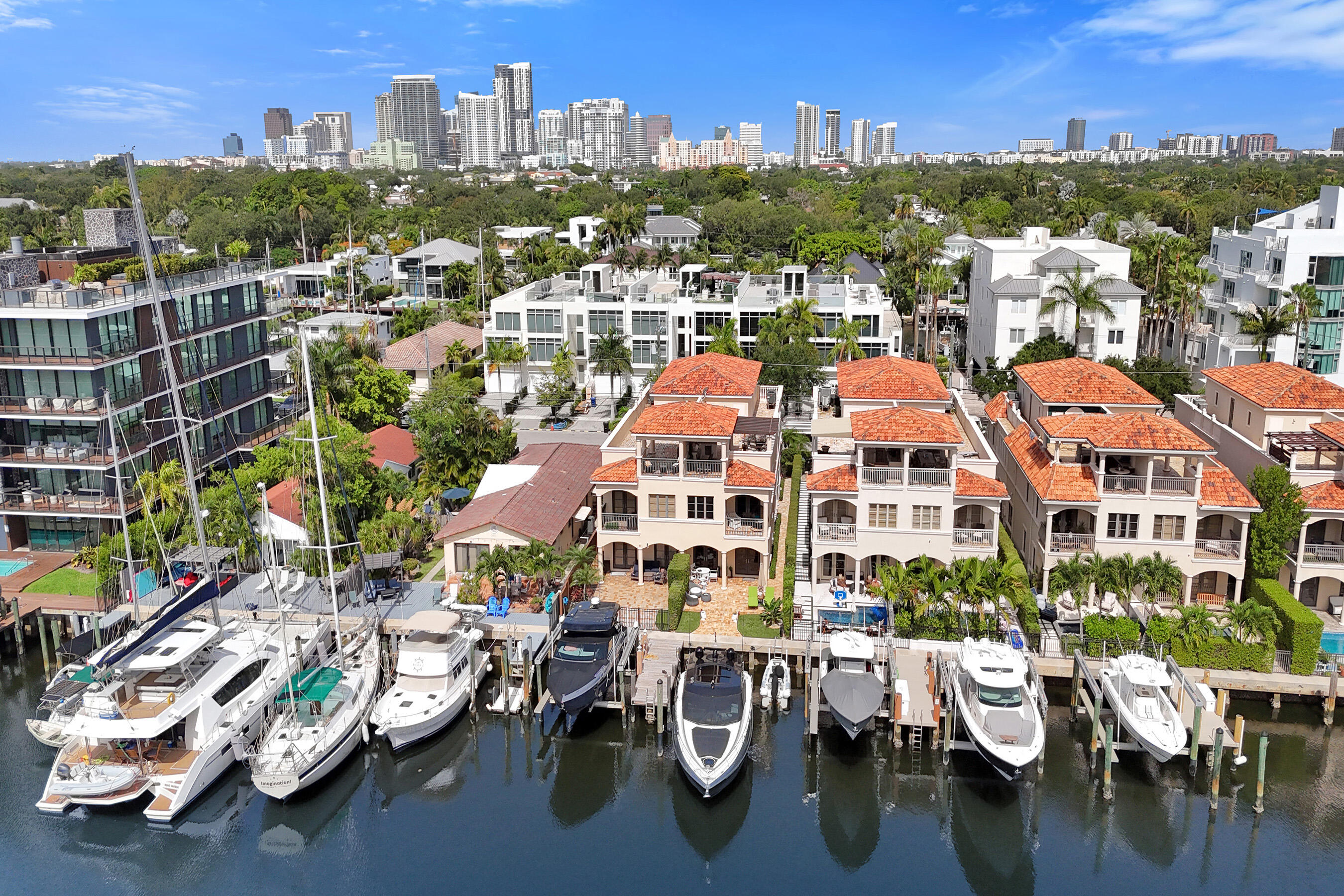 210 HENDRICKS Isle