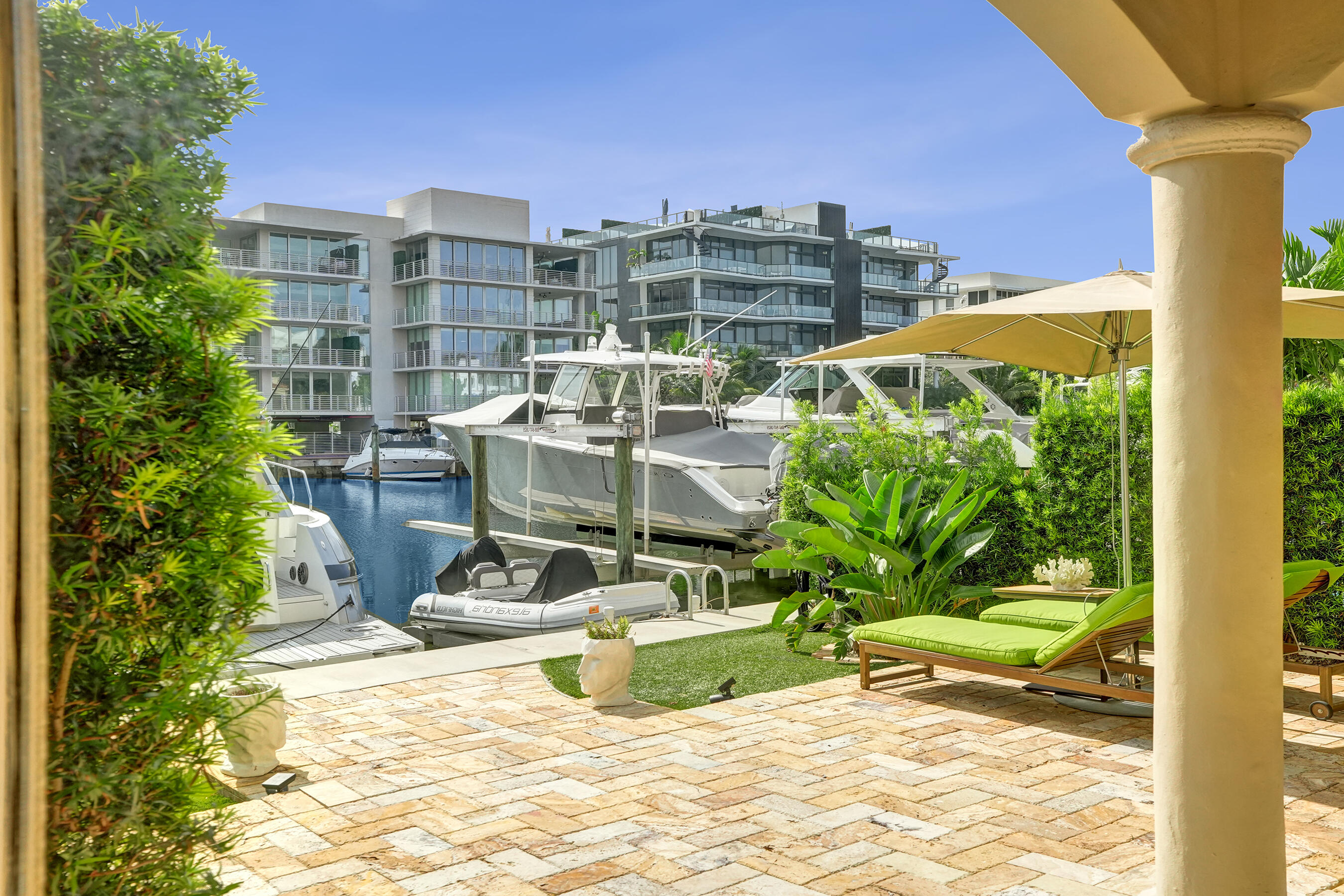 210 HENDRICKS Isle
