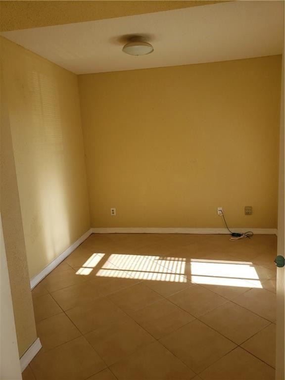 833 RIVERSIDE Drive 824
