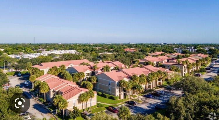 833 RIVERSIDE Drive 824