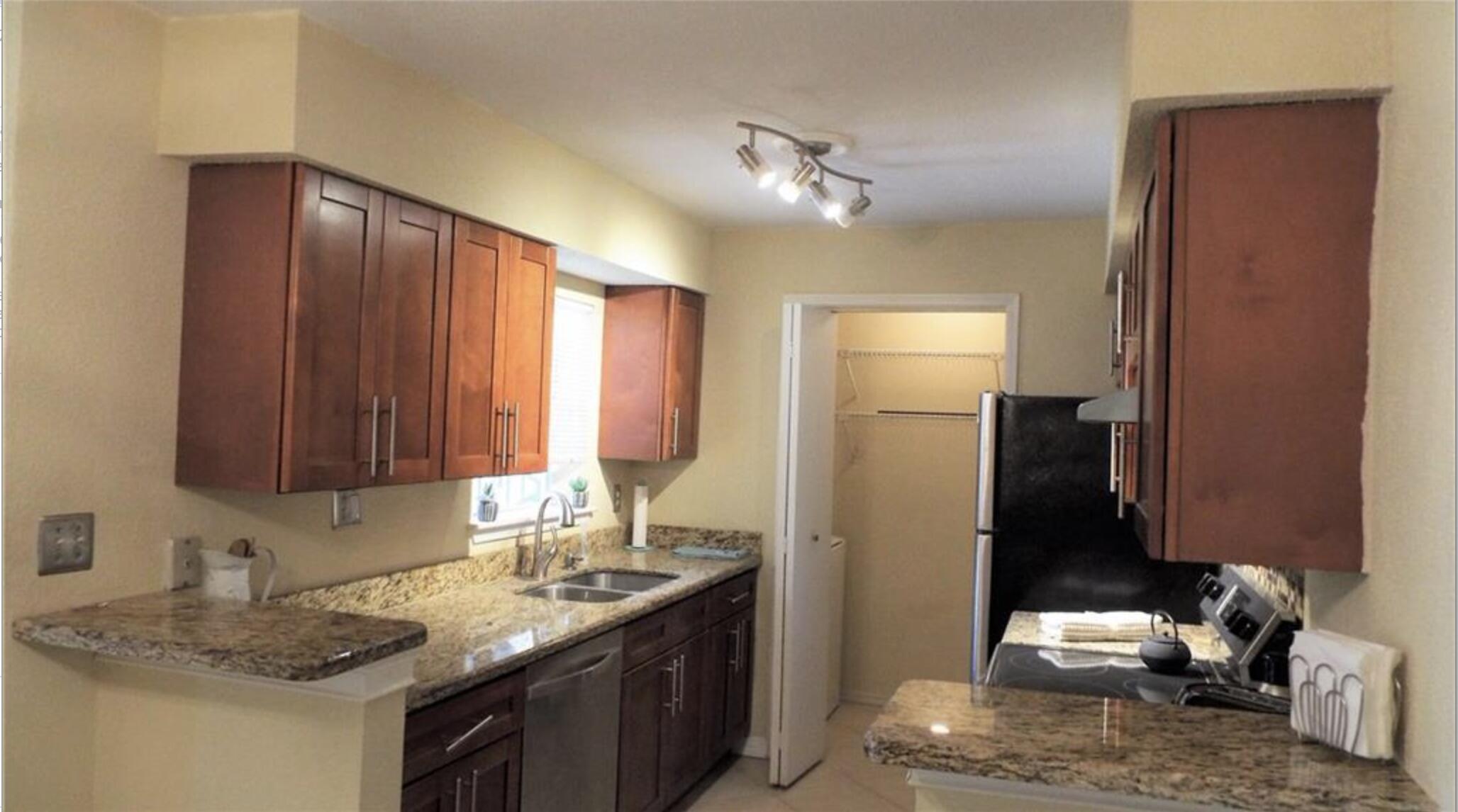 833 RIVERSIDE Drive 824