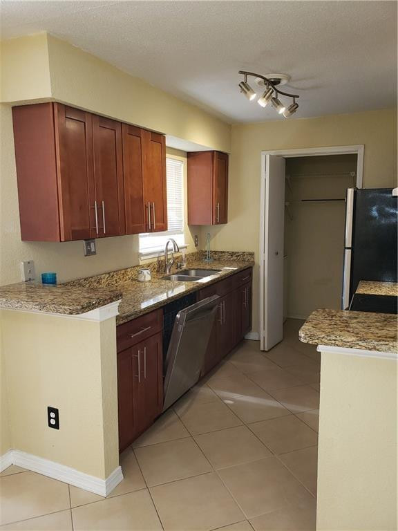 833 RIVERSIDE Drive 824
