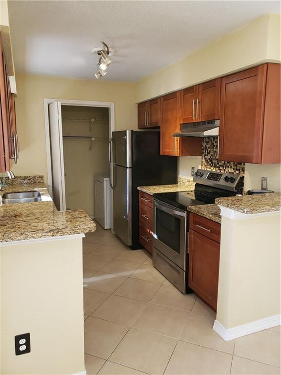 833 RIVERSIDE Drive 824