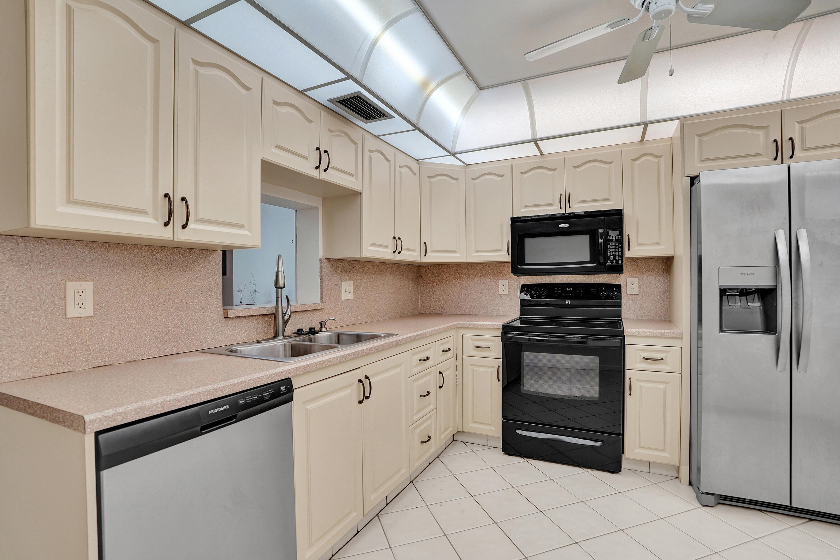 2003 GRANADA Drive K3
