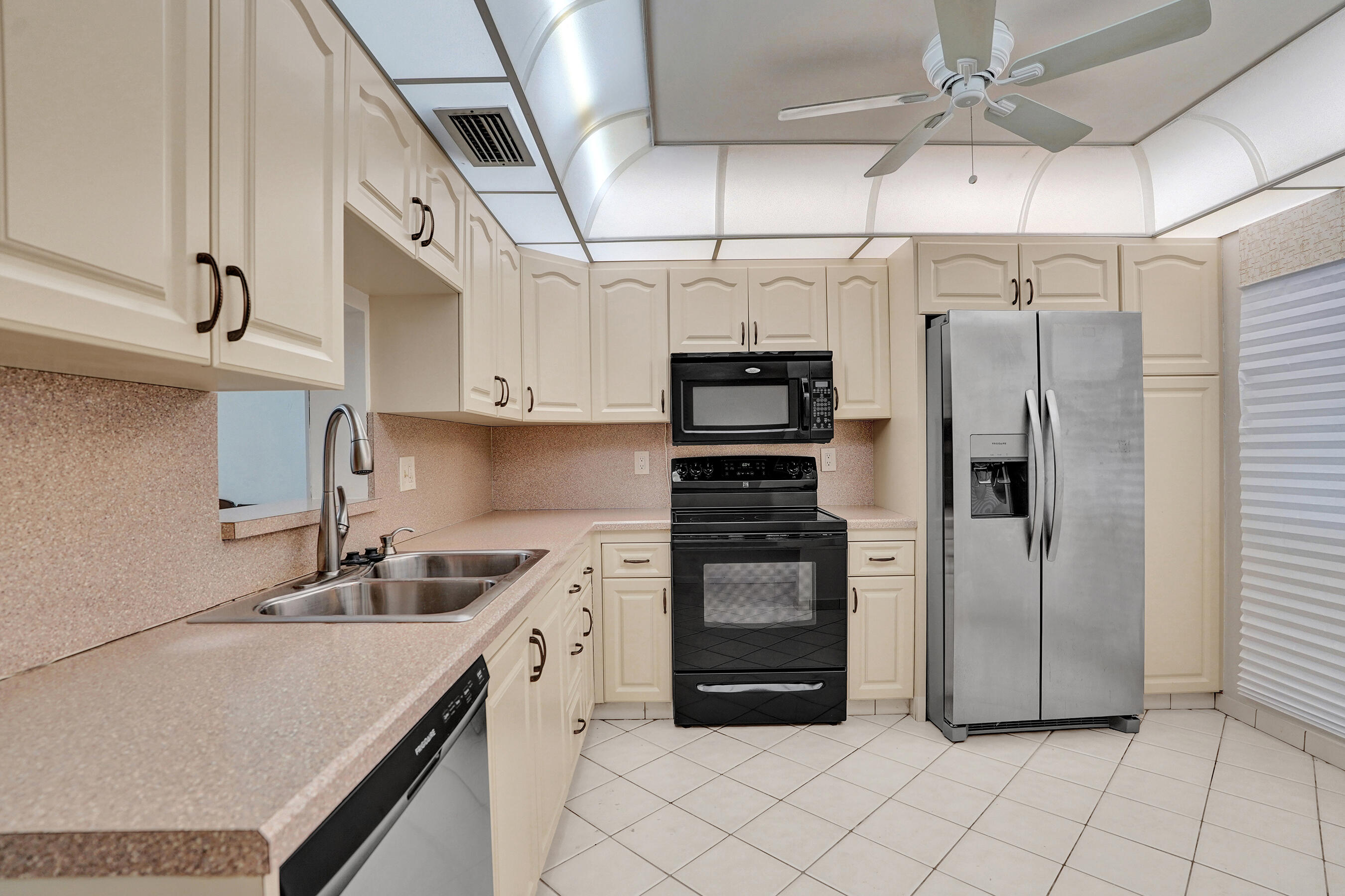 2003 GRANADA Drive K3