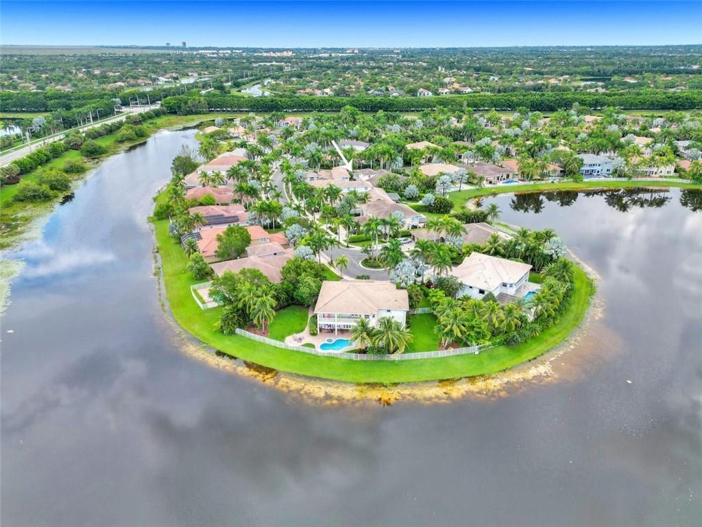 1507 VICTORIA ISLE WY