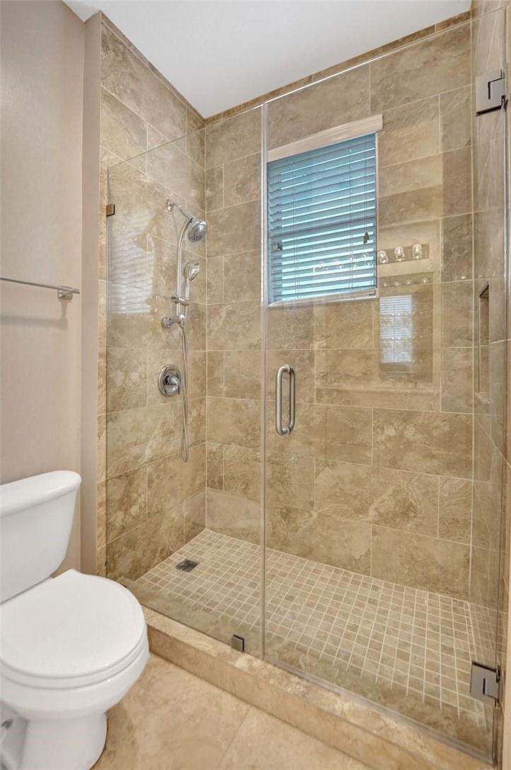 1507 VICTORIA ISLE WY