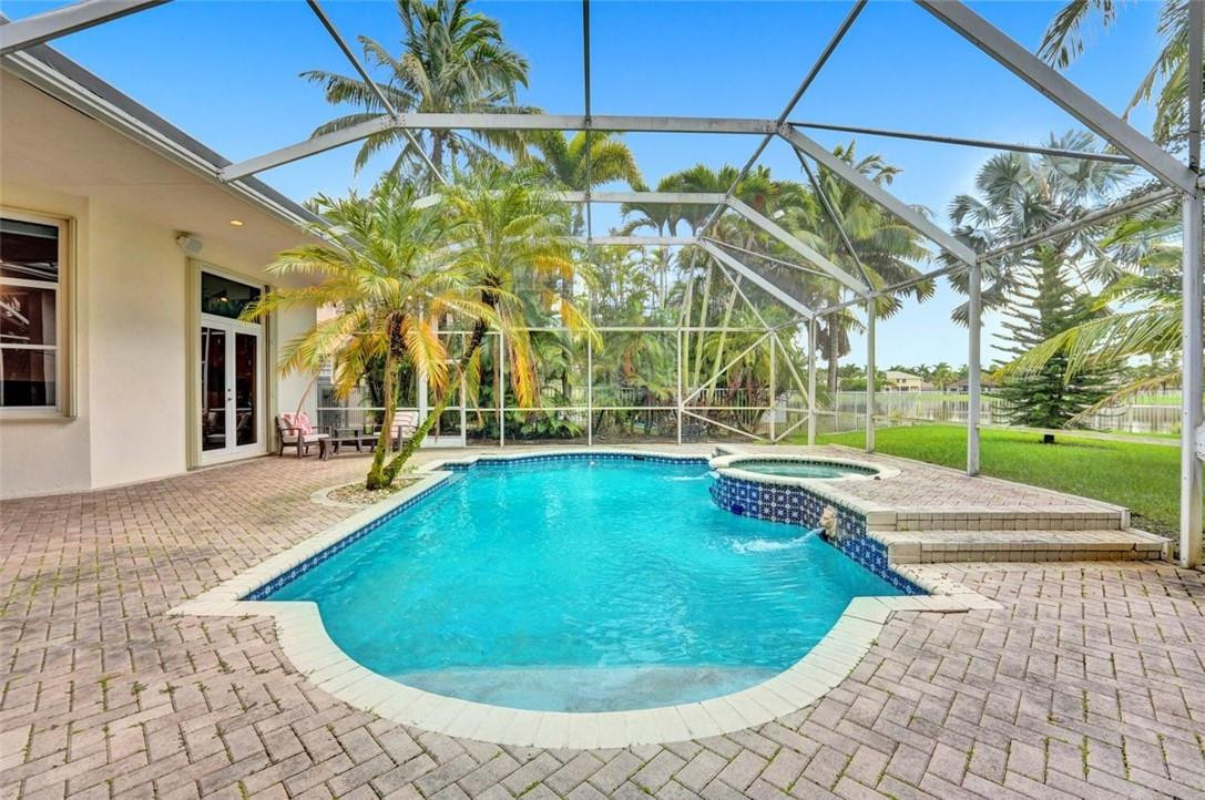 1507 VICTORIA ISLE WY