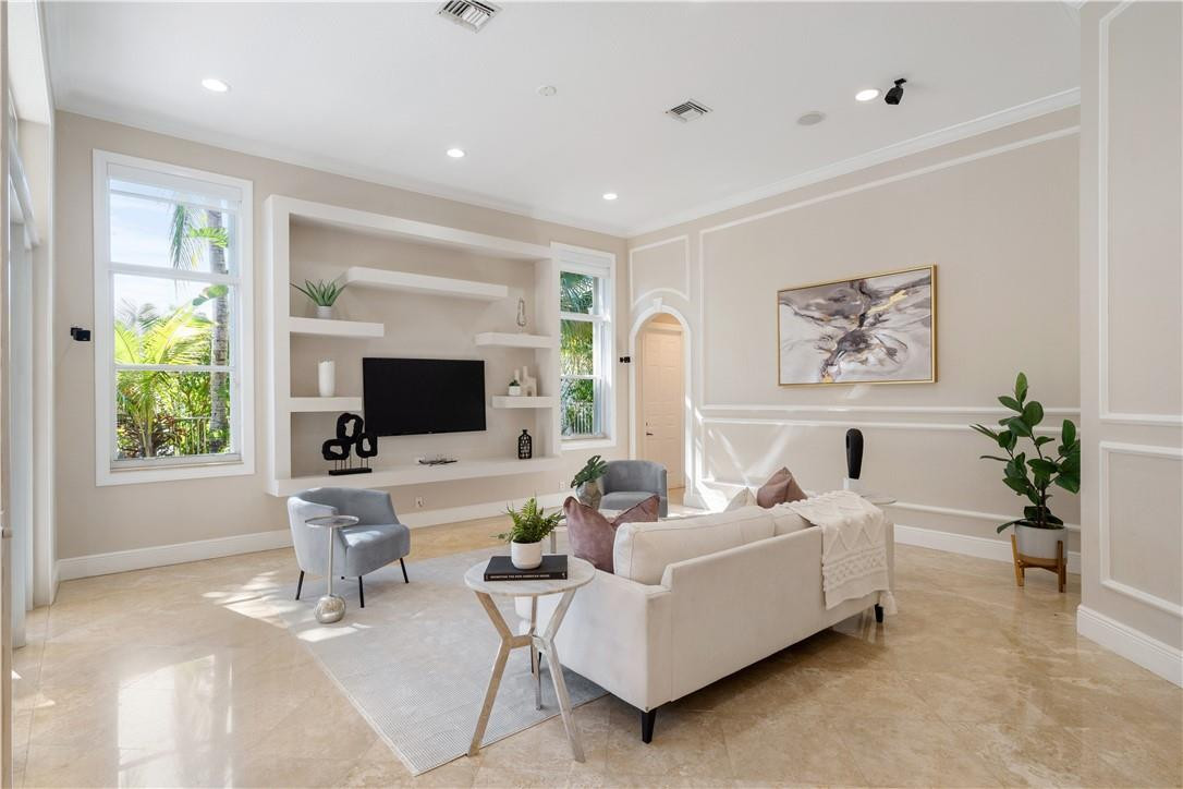 1507 VICTORIA ISLE WY