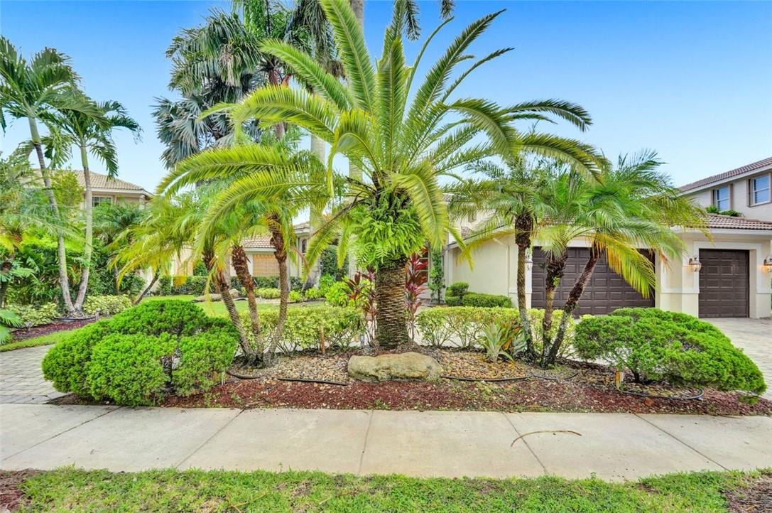 1507 VICTORIA ISLE WY