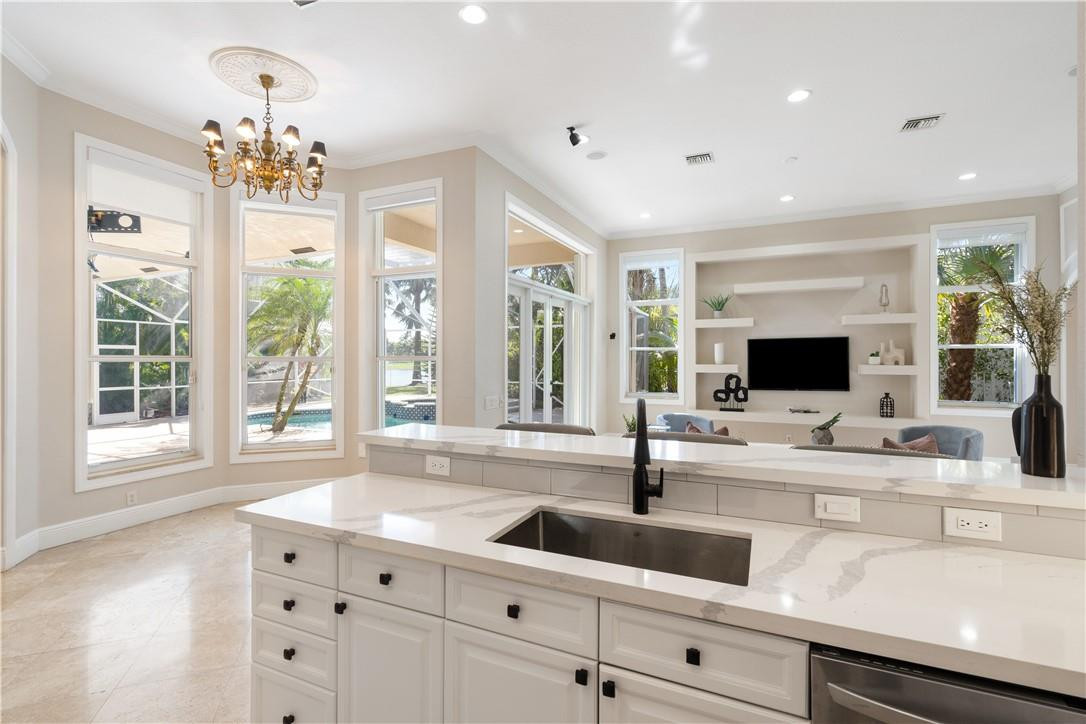 1507 VICTORIA ISLE WY