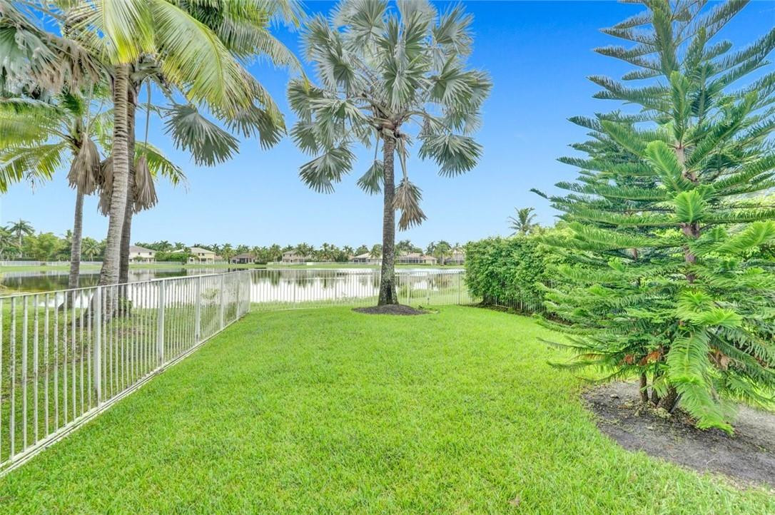 1507 VICTORIA ISLE WY