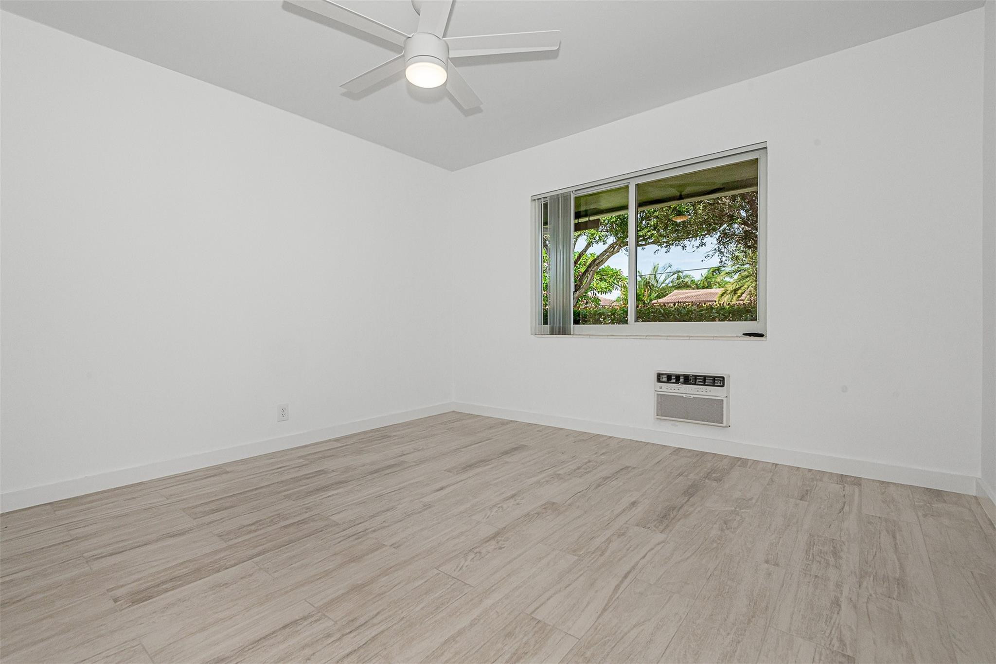 2160 NE 44th St #1-4