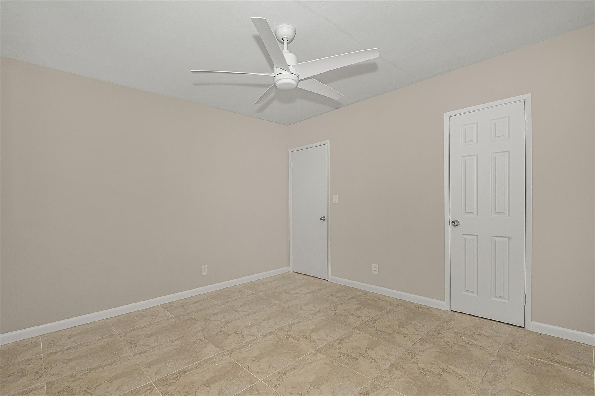 2160 NE 44th St #1-4